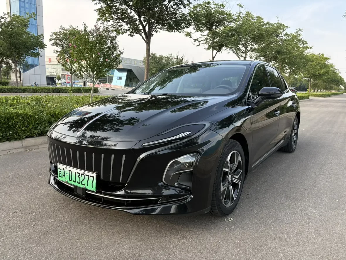 Hongqi E-QM5