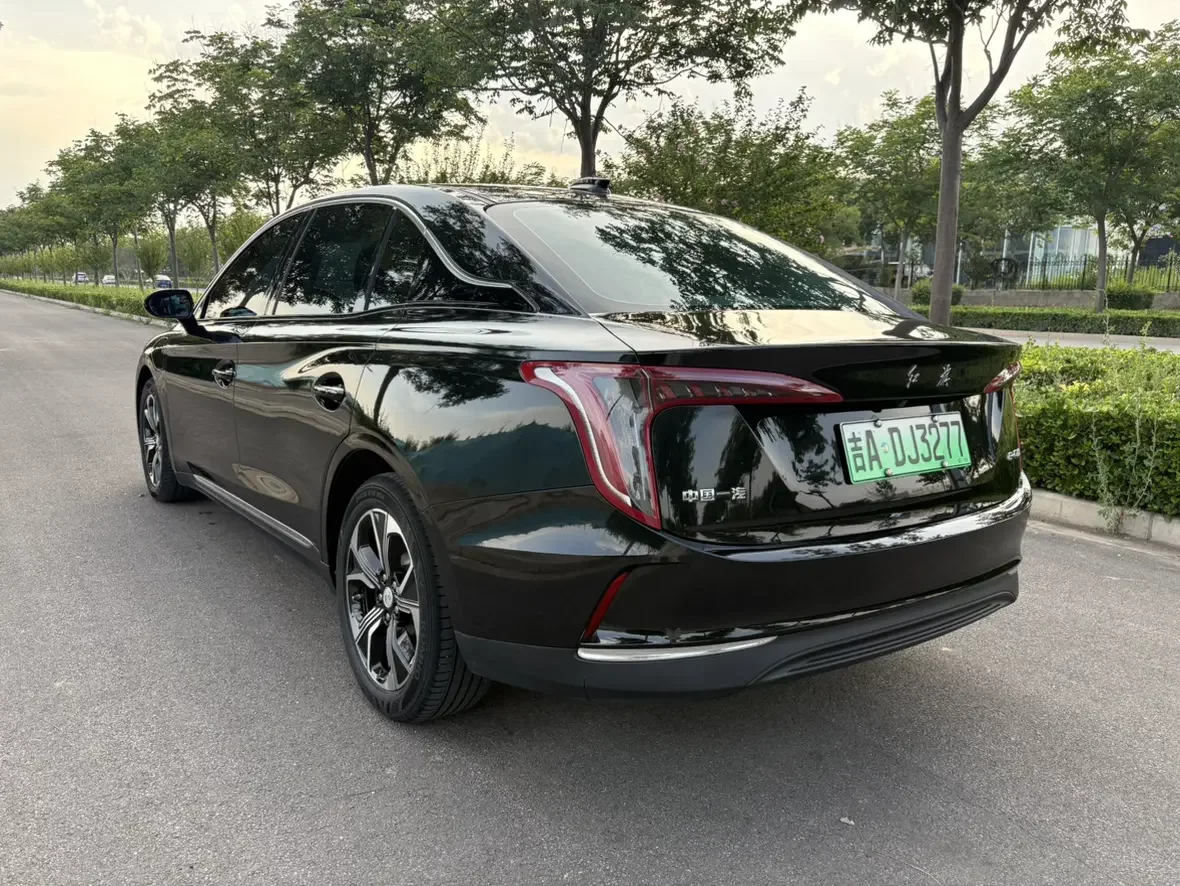 Hongqi E-QM5