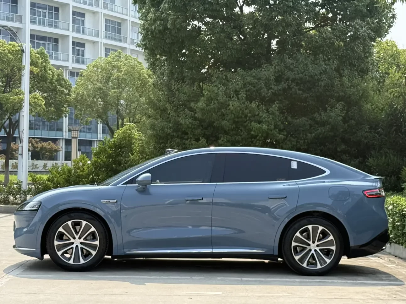 Luxeed Zhijie R7