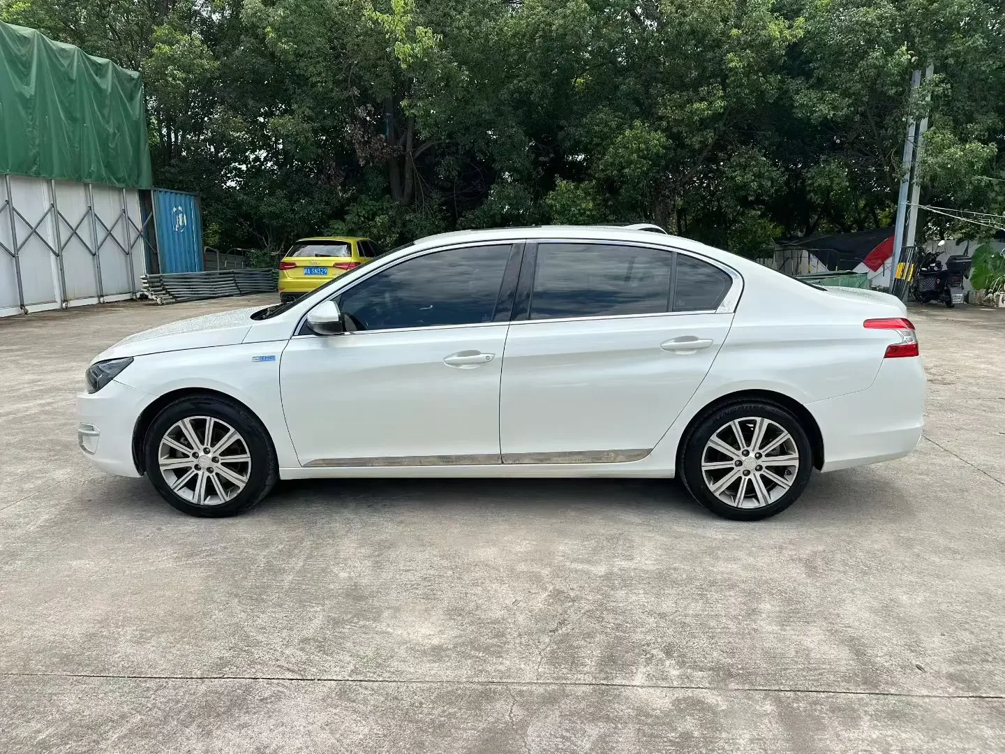 Peugeot 408