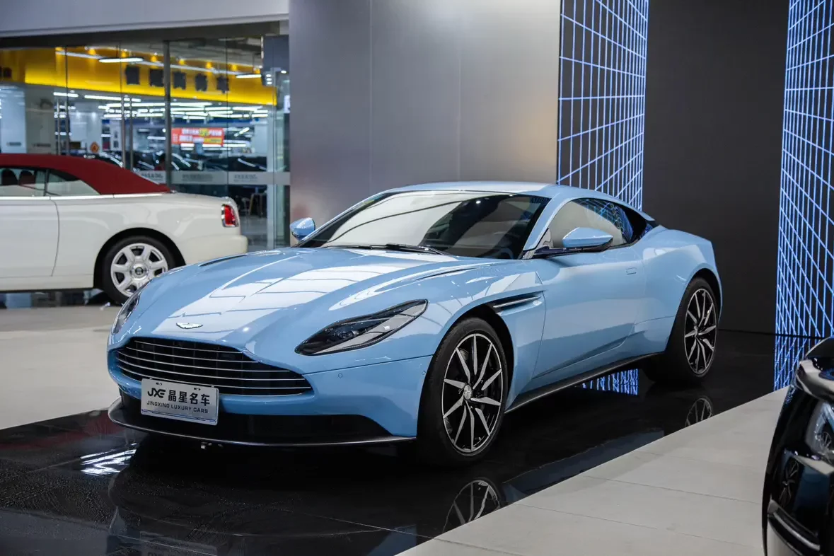 Aston Martin DB11
