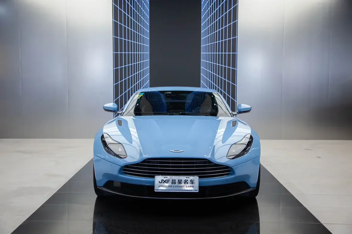 Aston Martin DB11