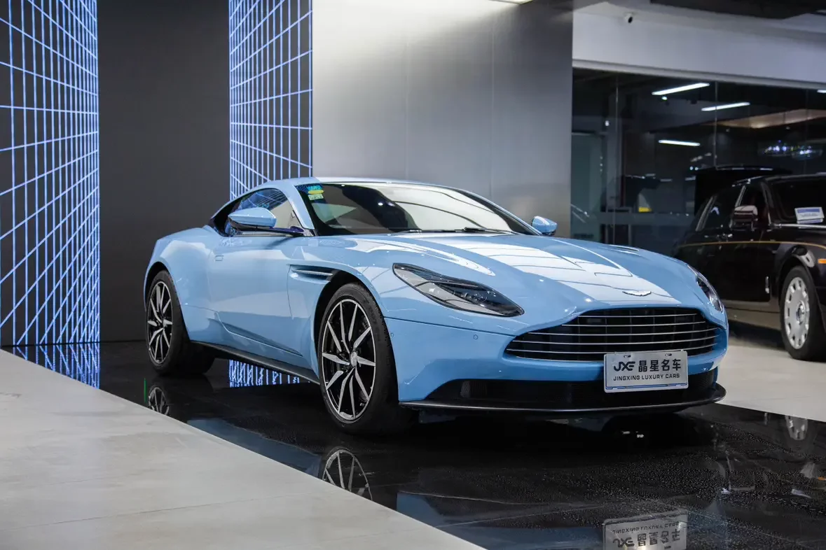 Aston Martin DB11