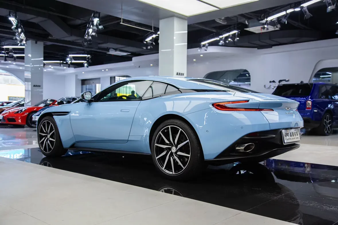 Aston Martin DB11