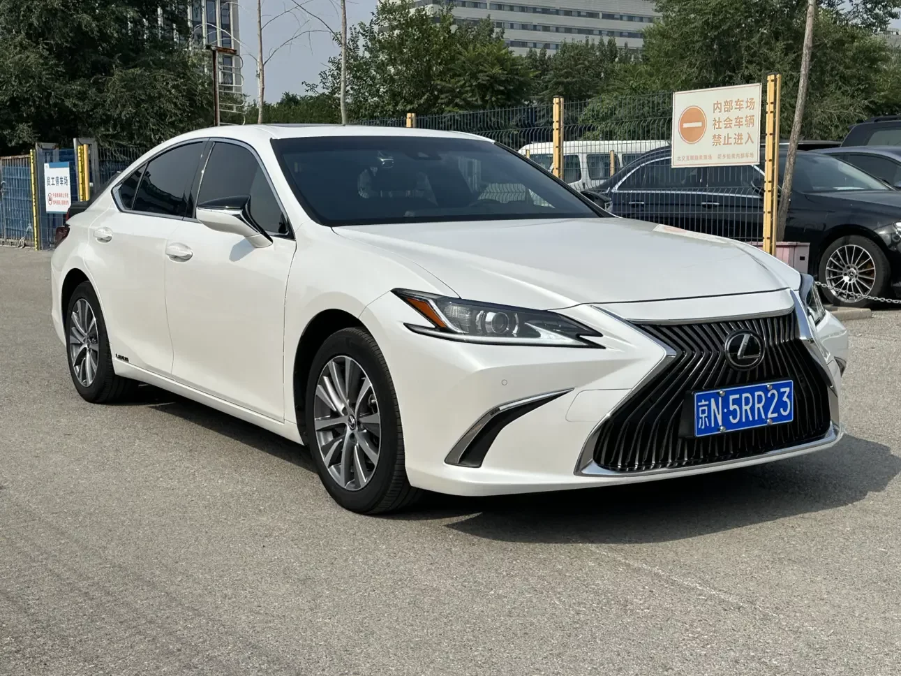 Lexus ES