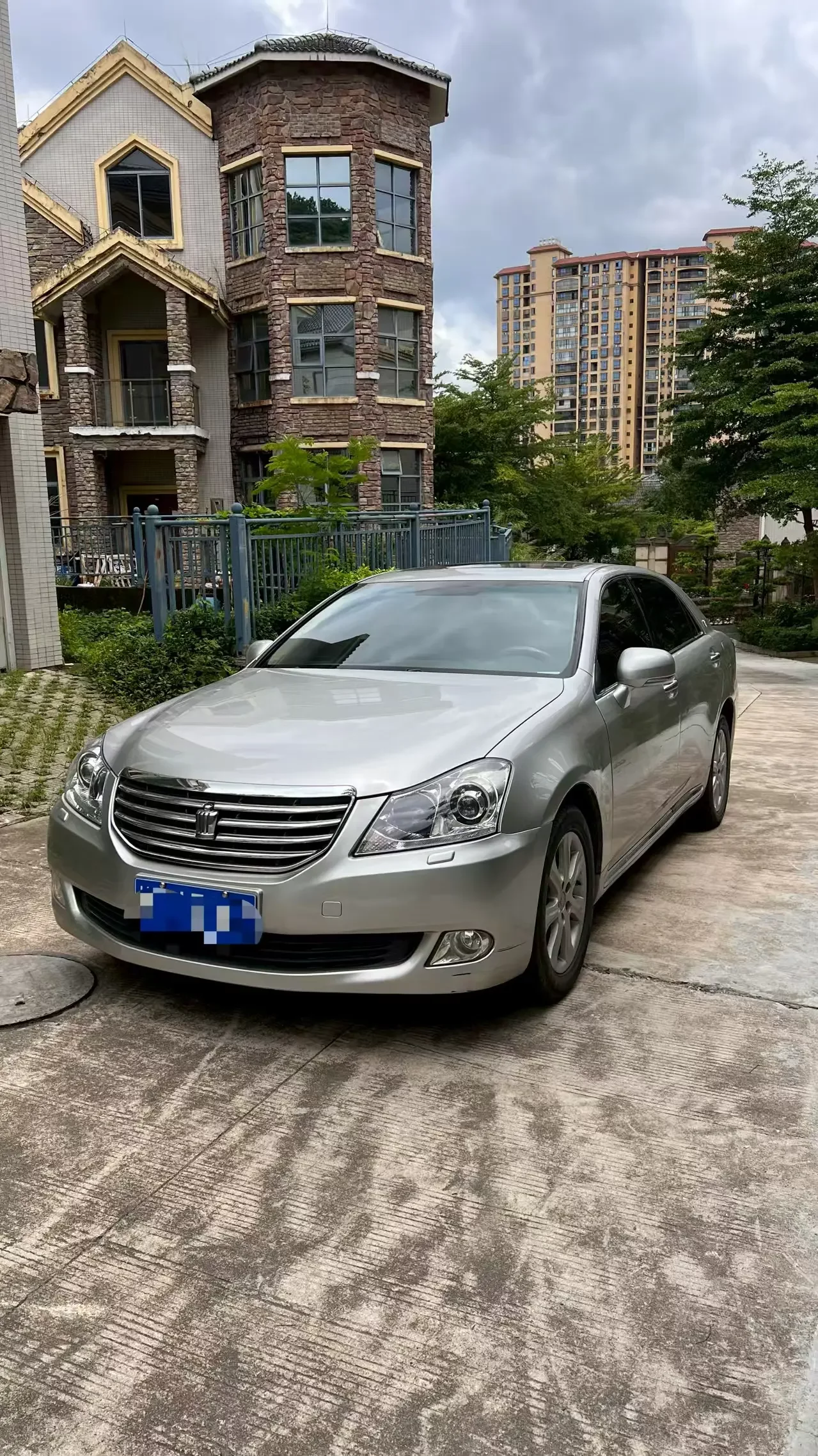 Toyota crown