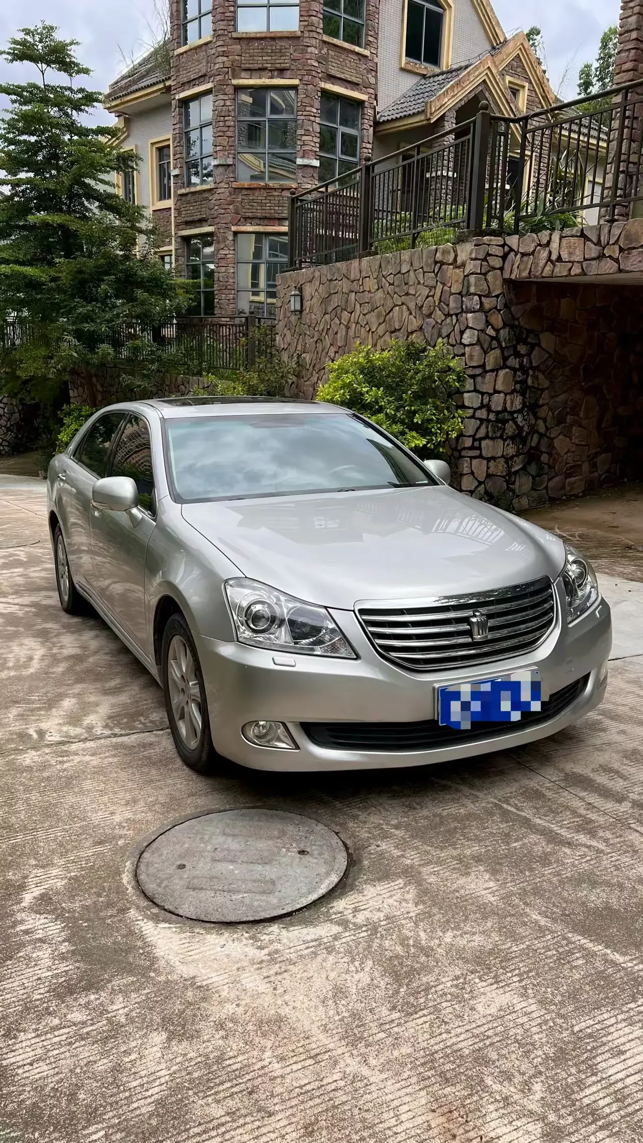Toyota crown