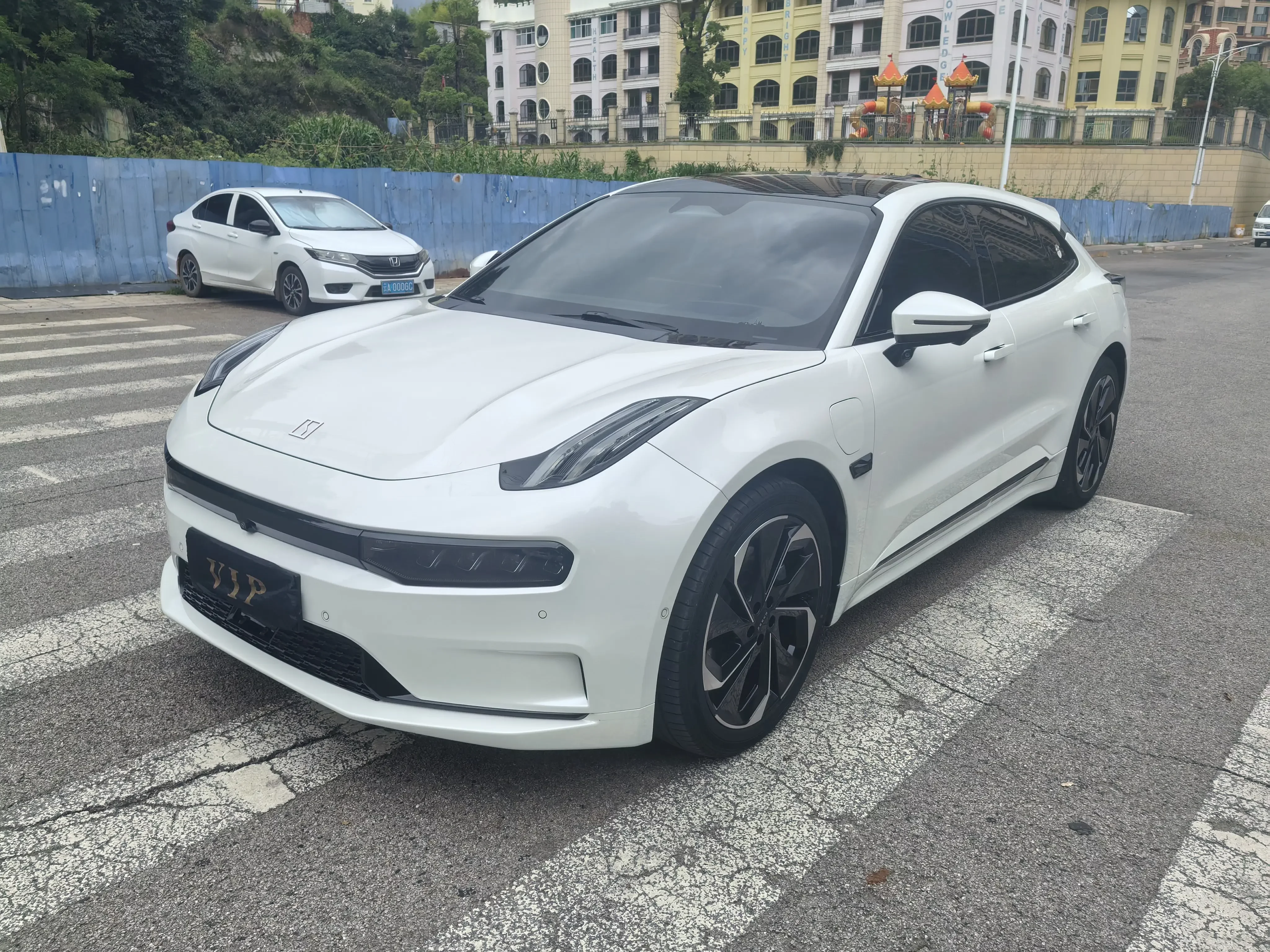 ZEEKR 001