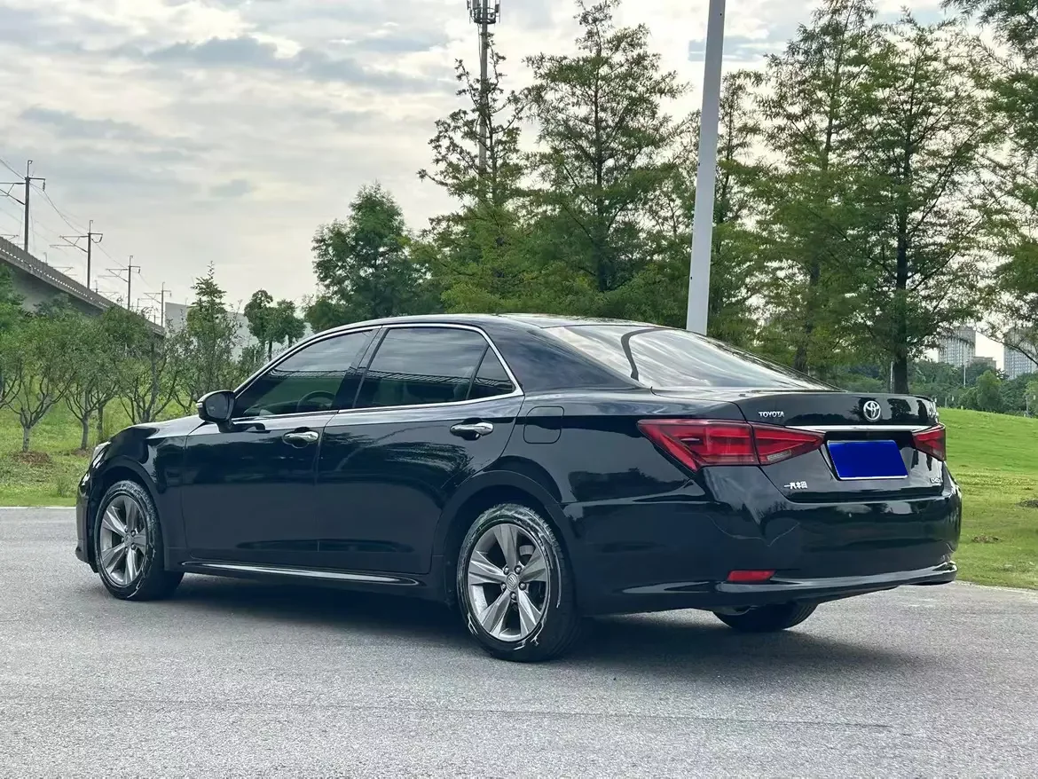 Toyota crown
