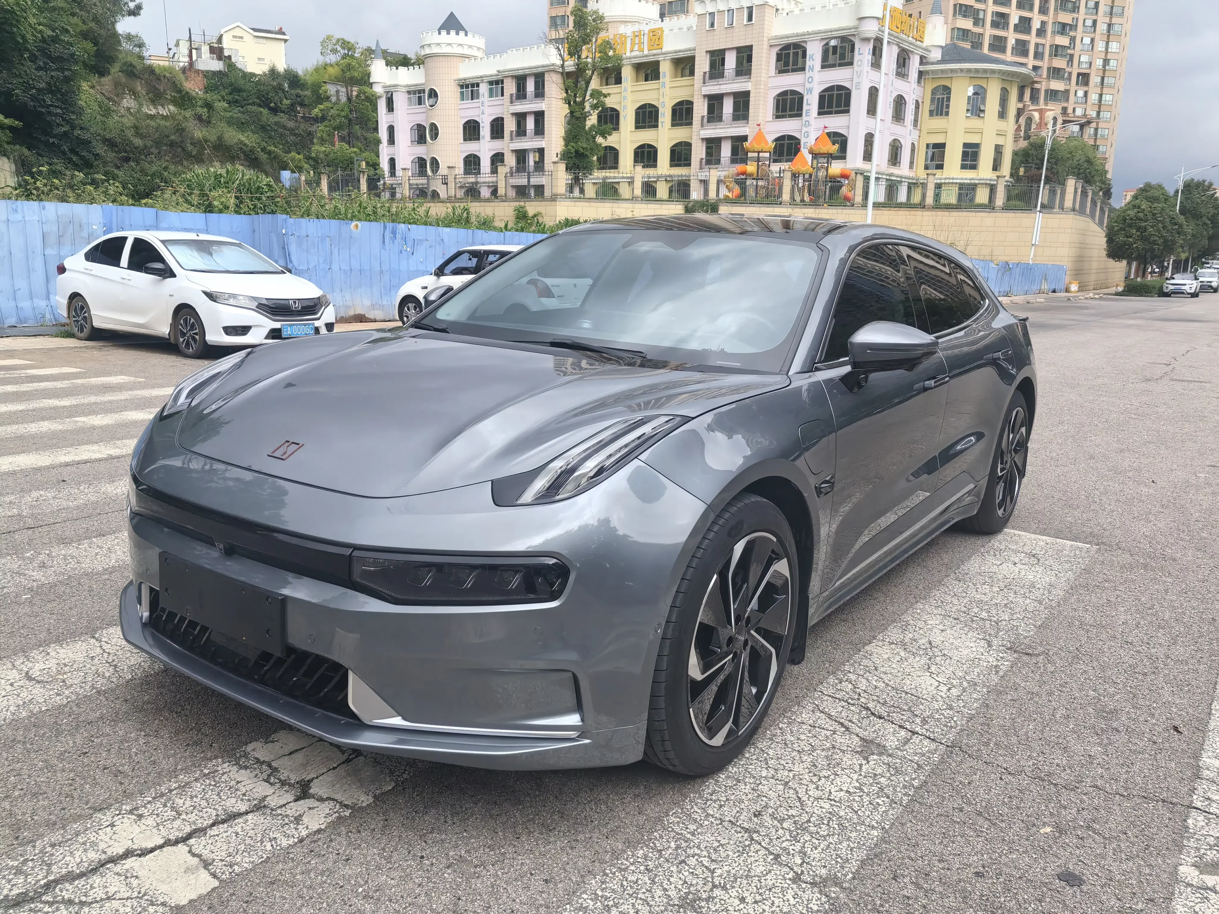 ZEEKR 001