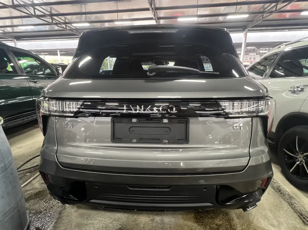 Lynk & Co 01