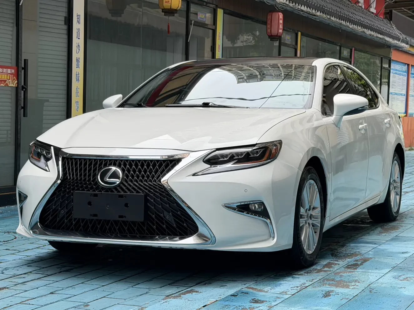 Lexus ES