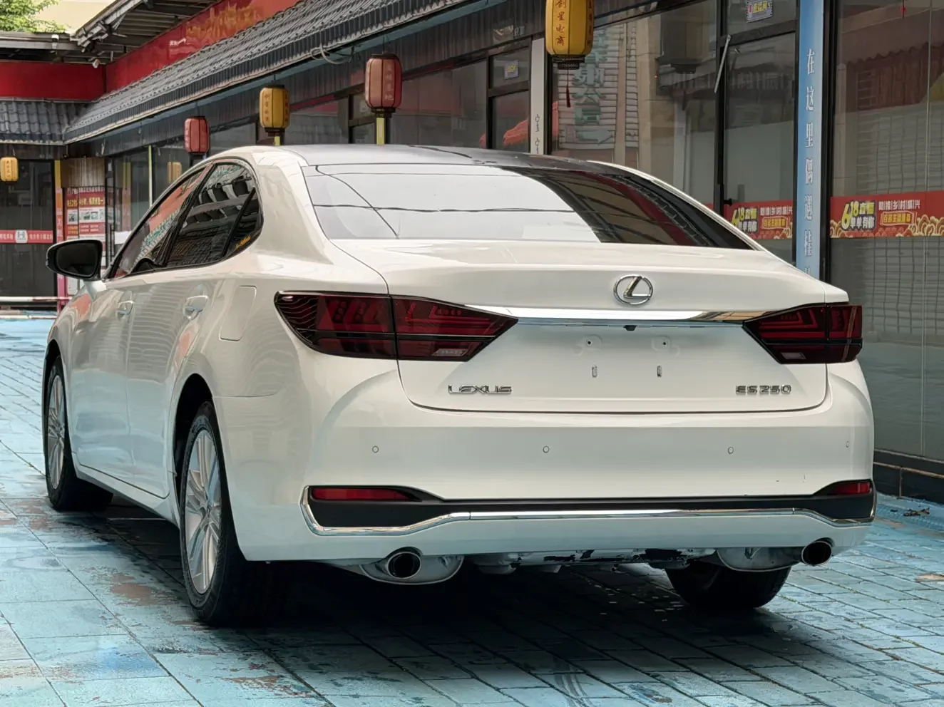 Lexus ES