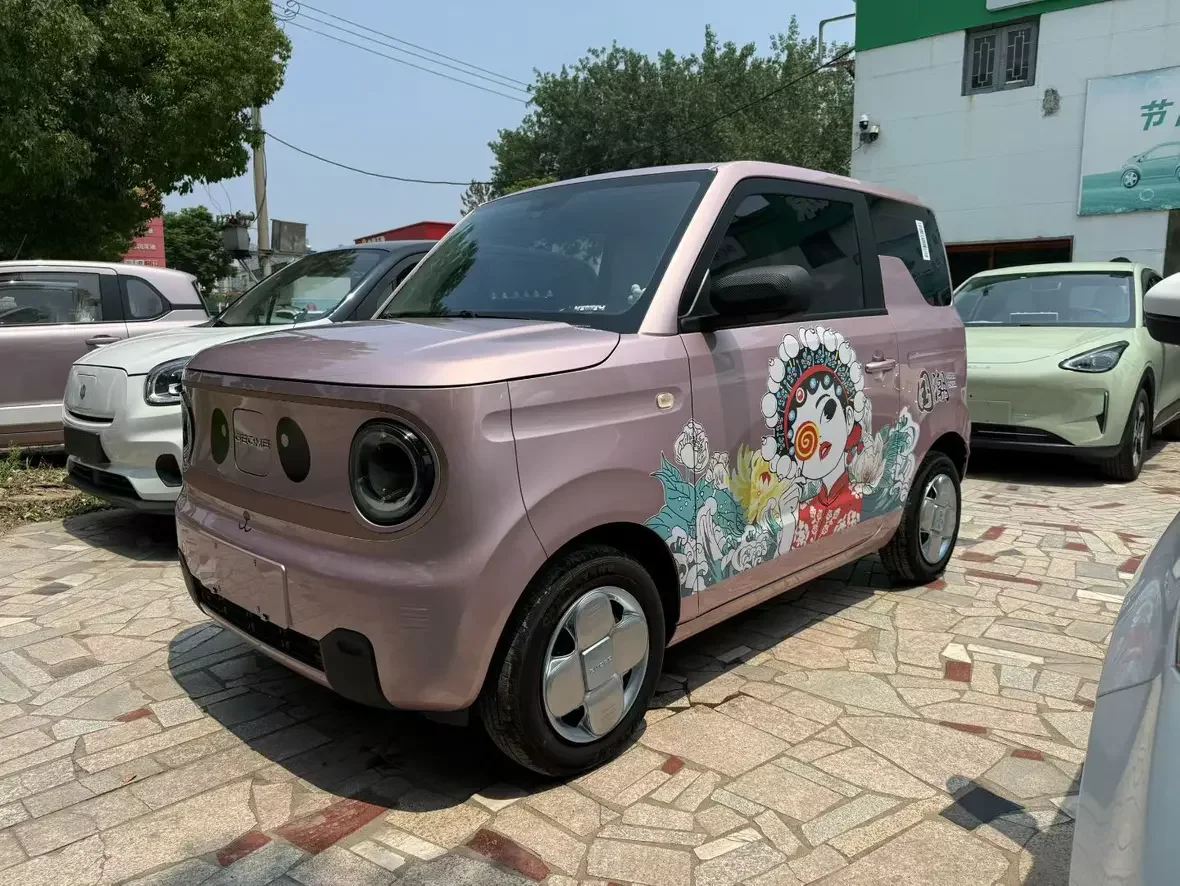 Geely panda
