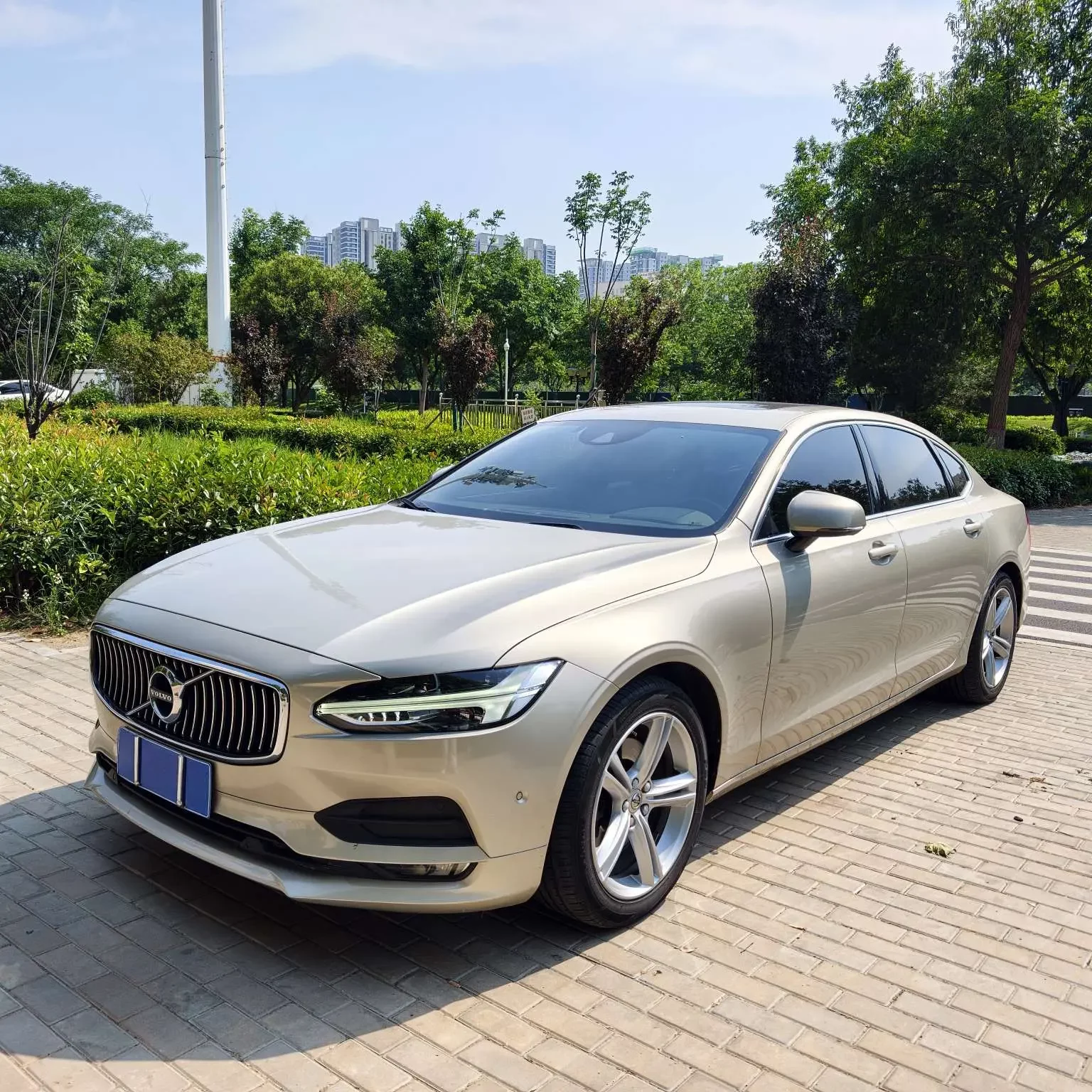 Volvo S90