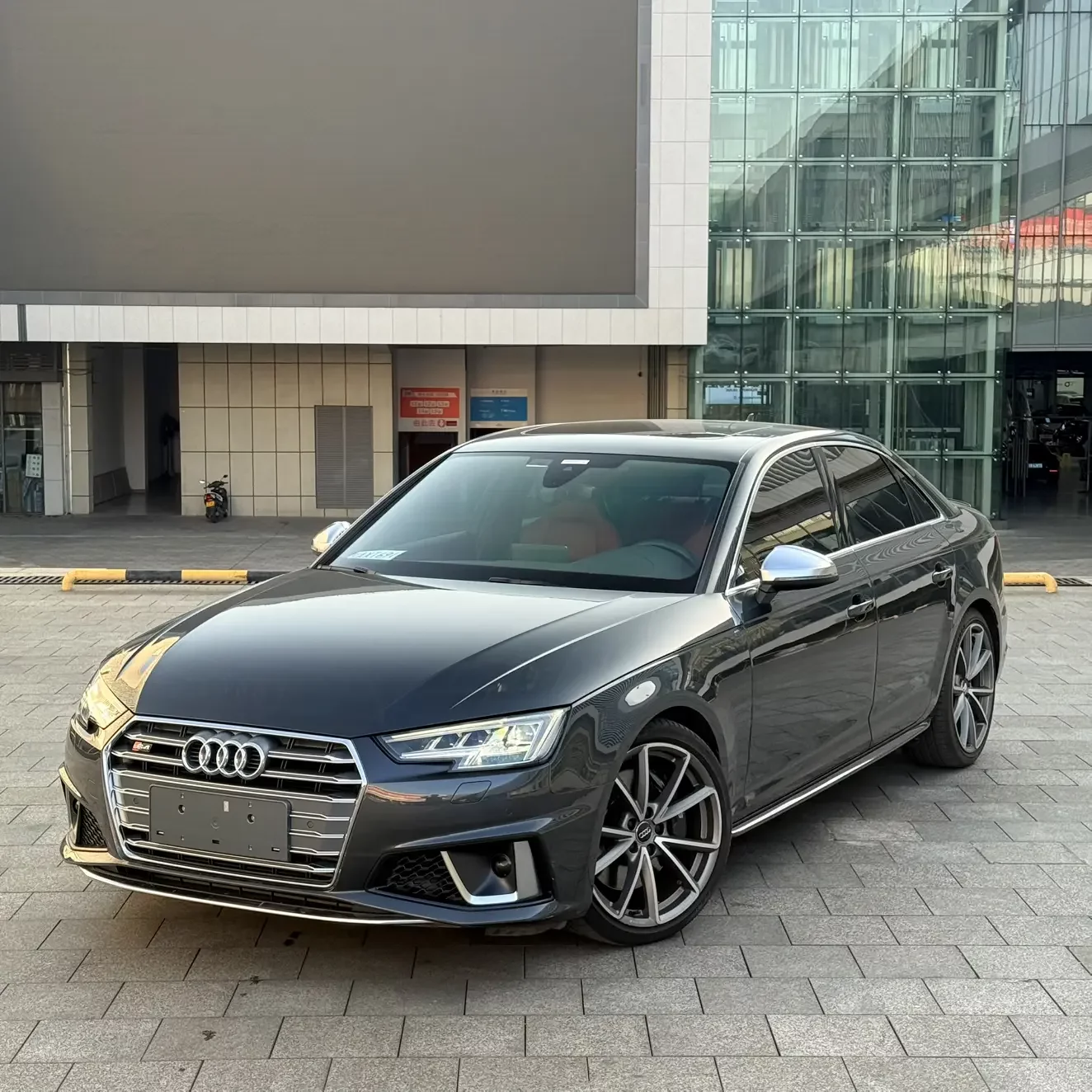 Audi S4  из Китая