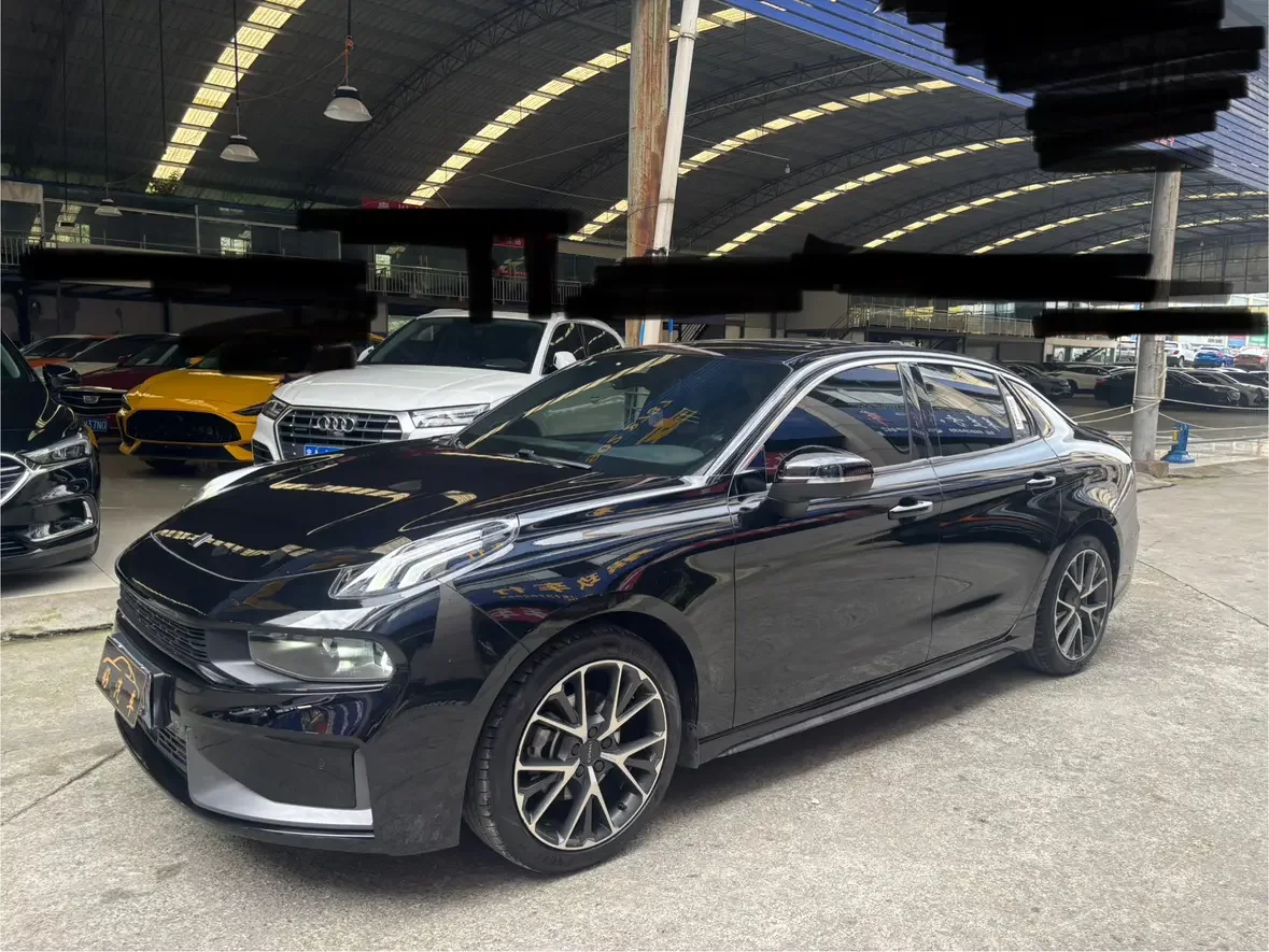 Lynk & Co 03