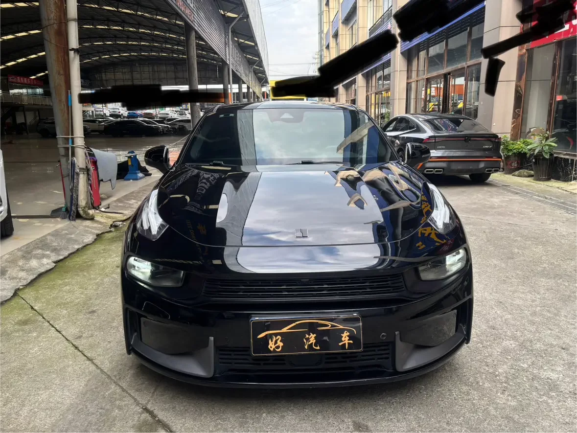 Lynk & Co 03