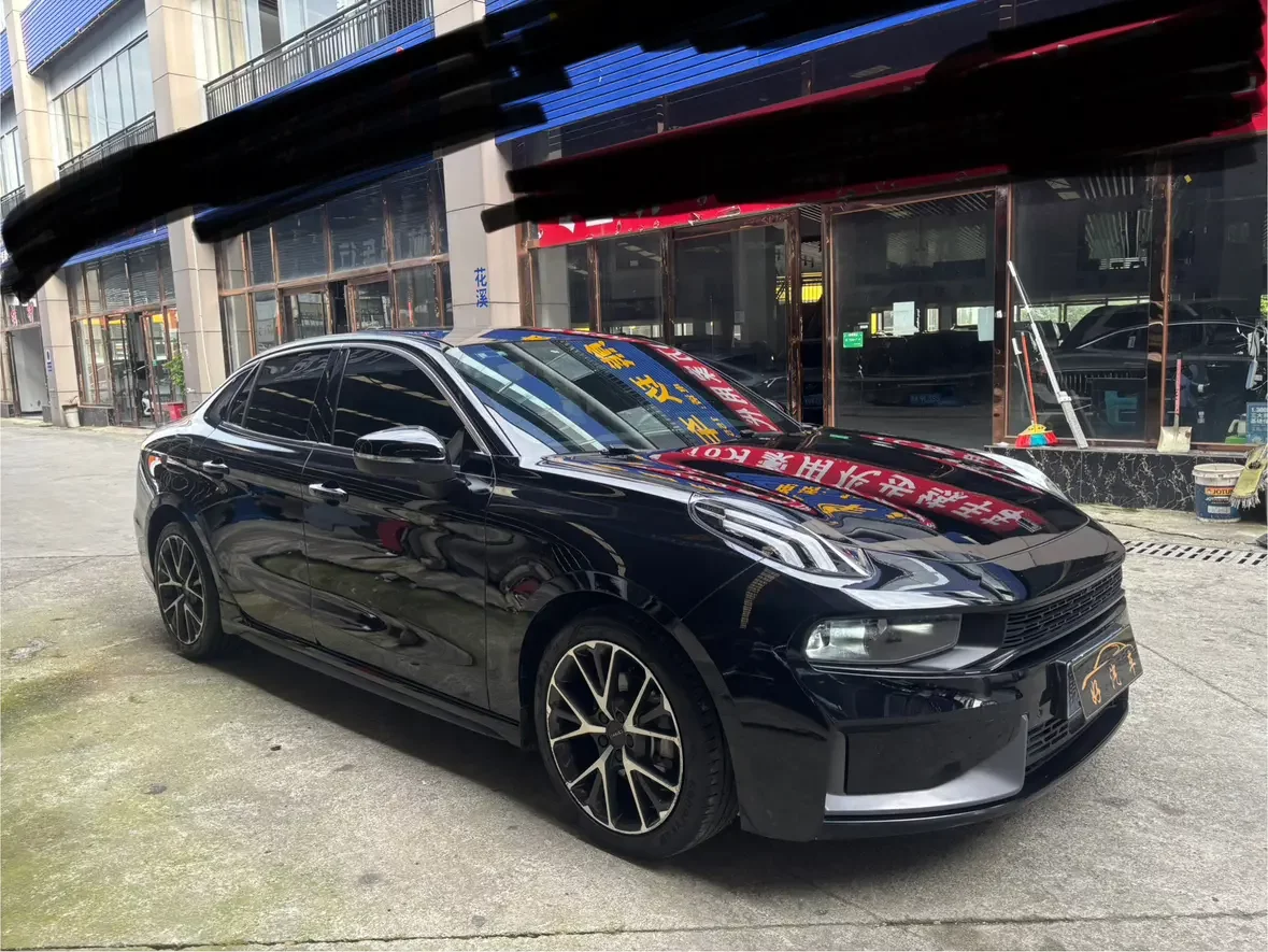 Lynk & Co 03