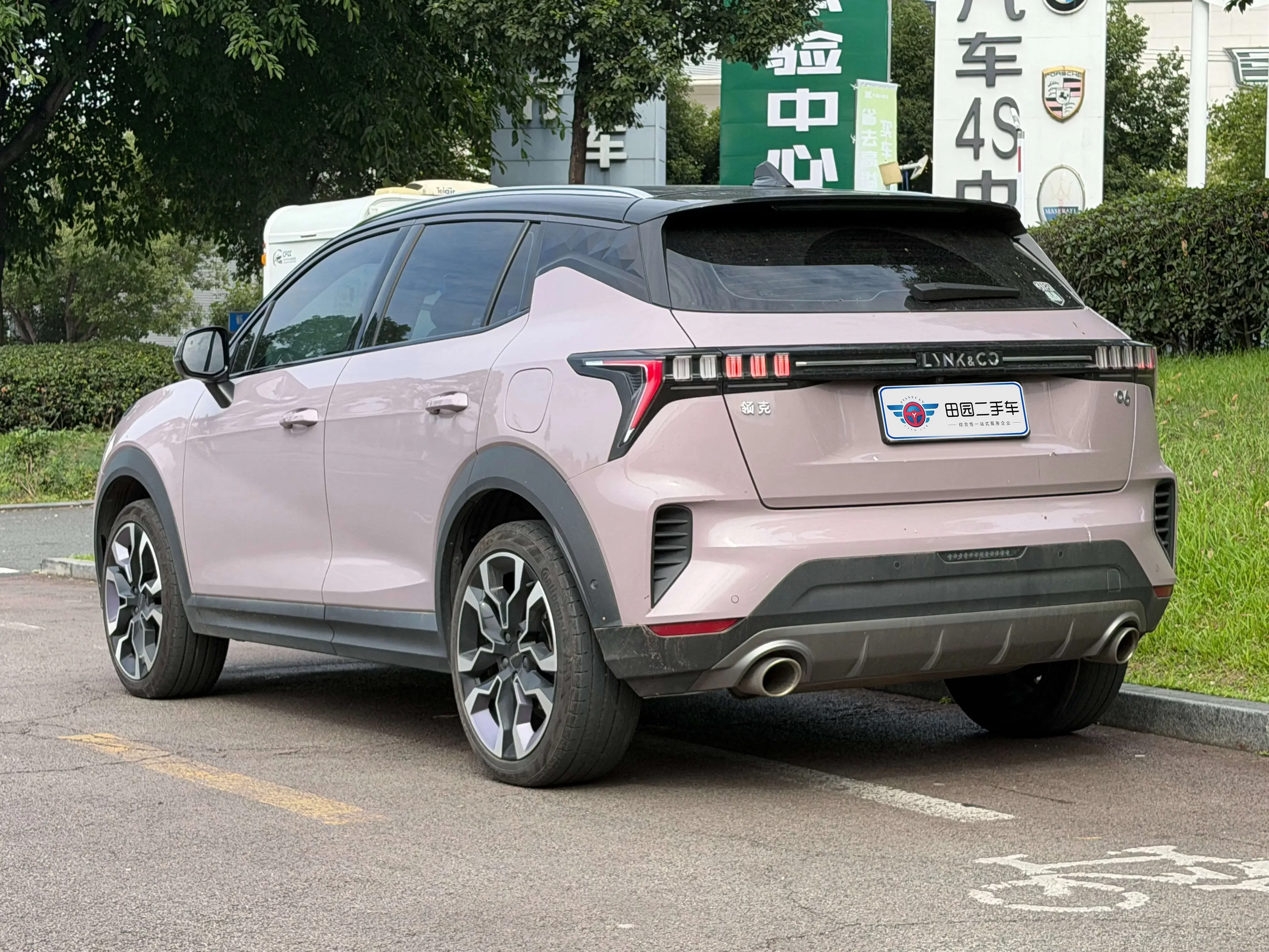Lynk & Co 06