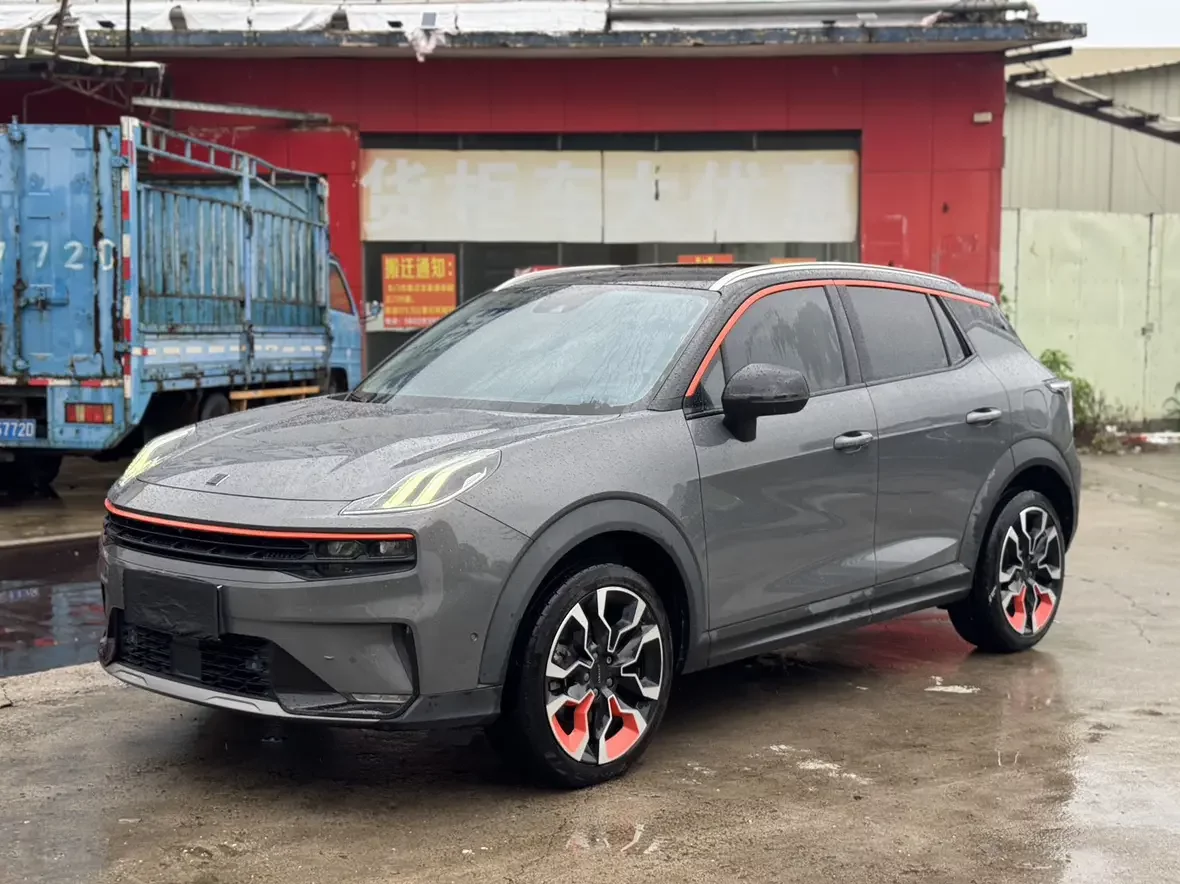 Lynk & Co 06