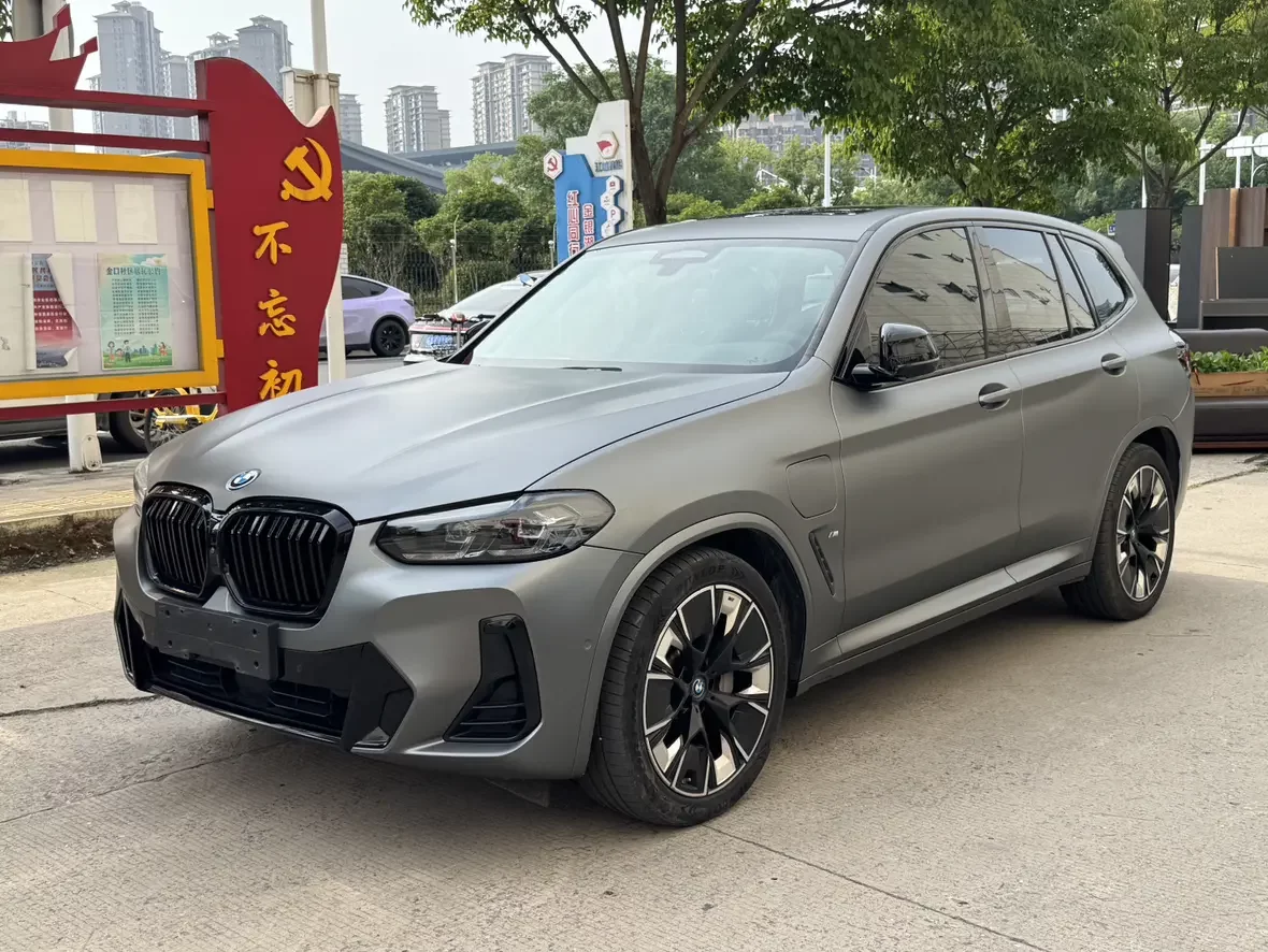 BMW iX3