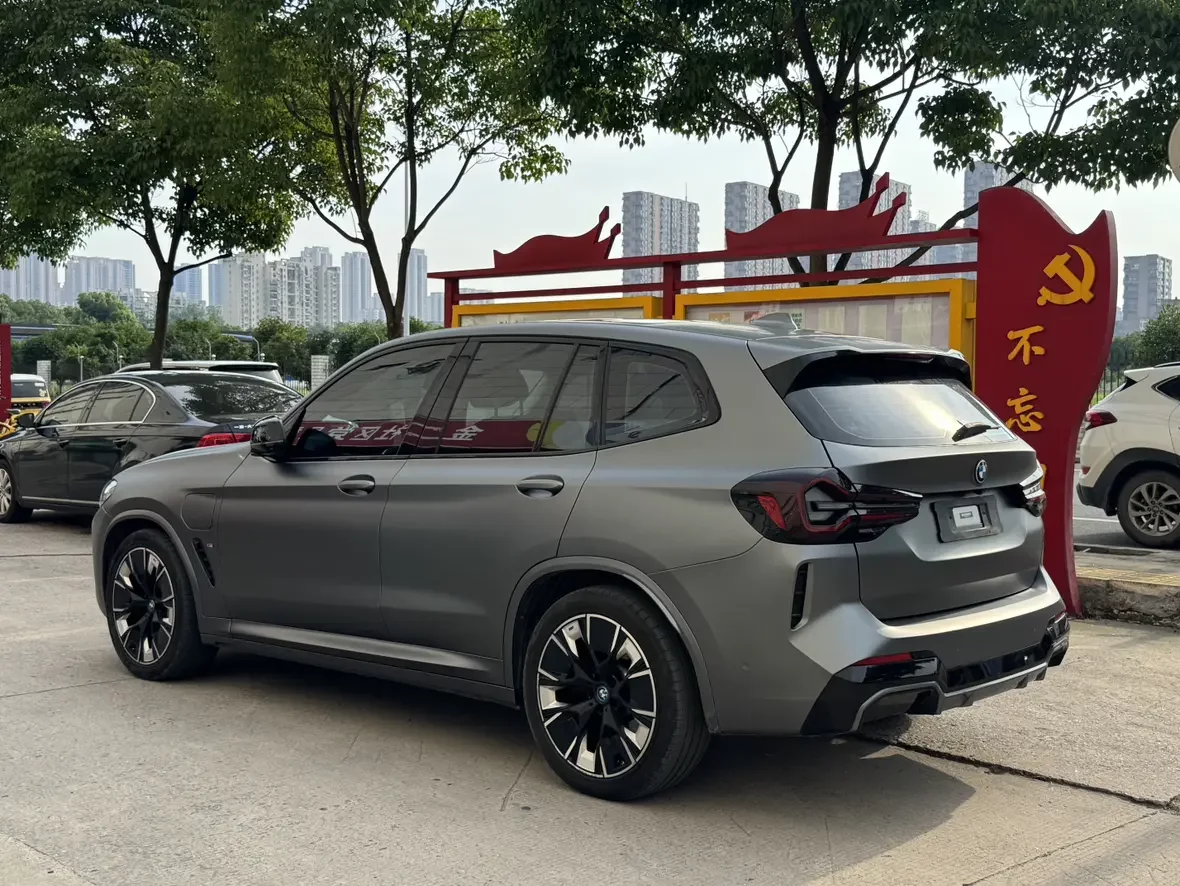 BMW iX3