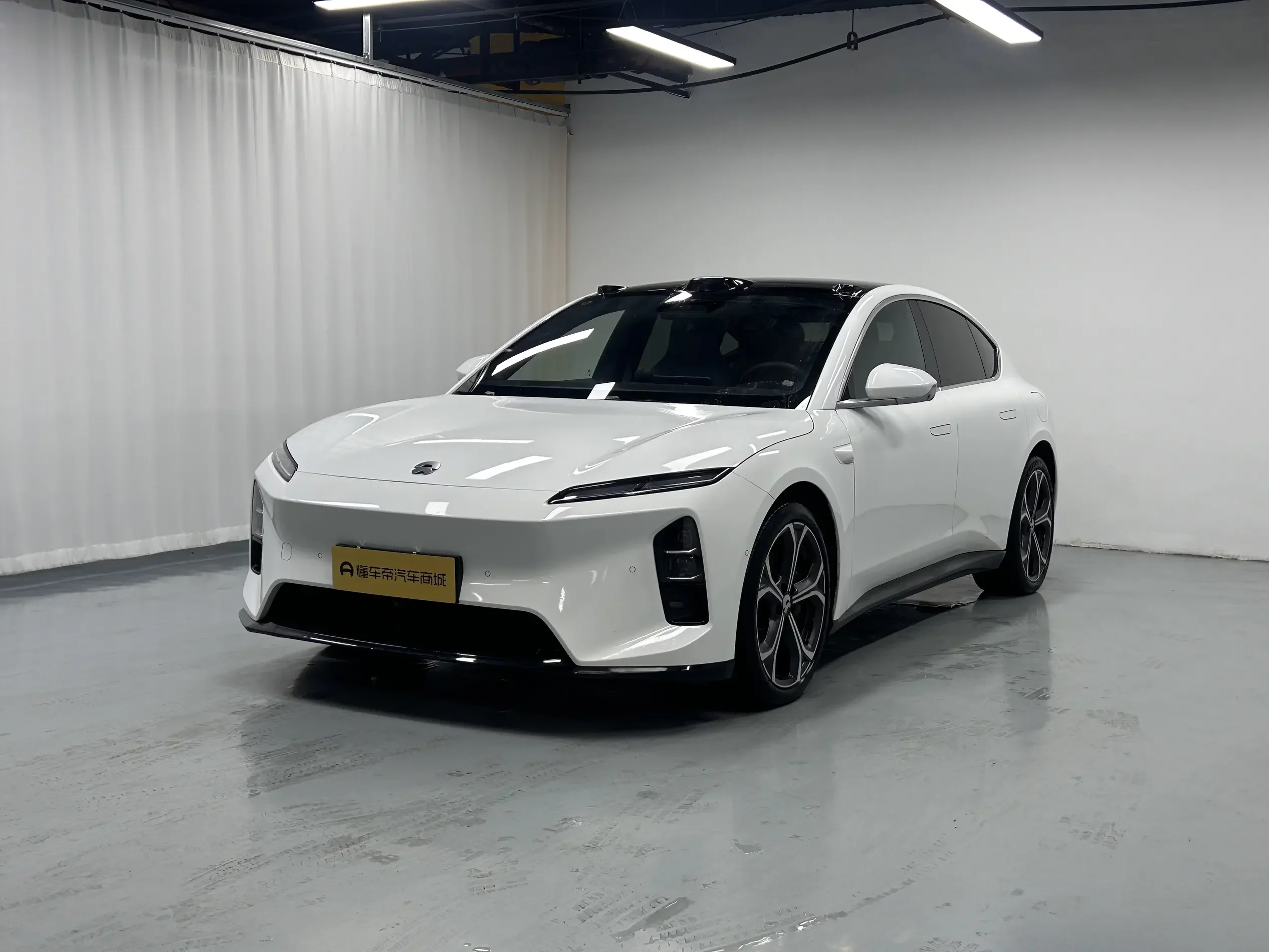 NIO ET5  из Китая