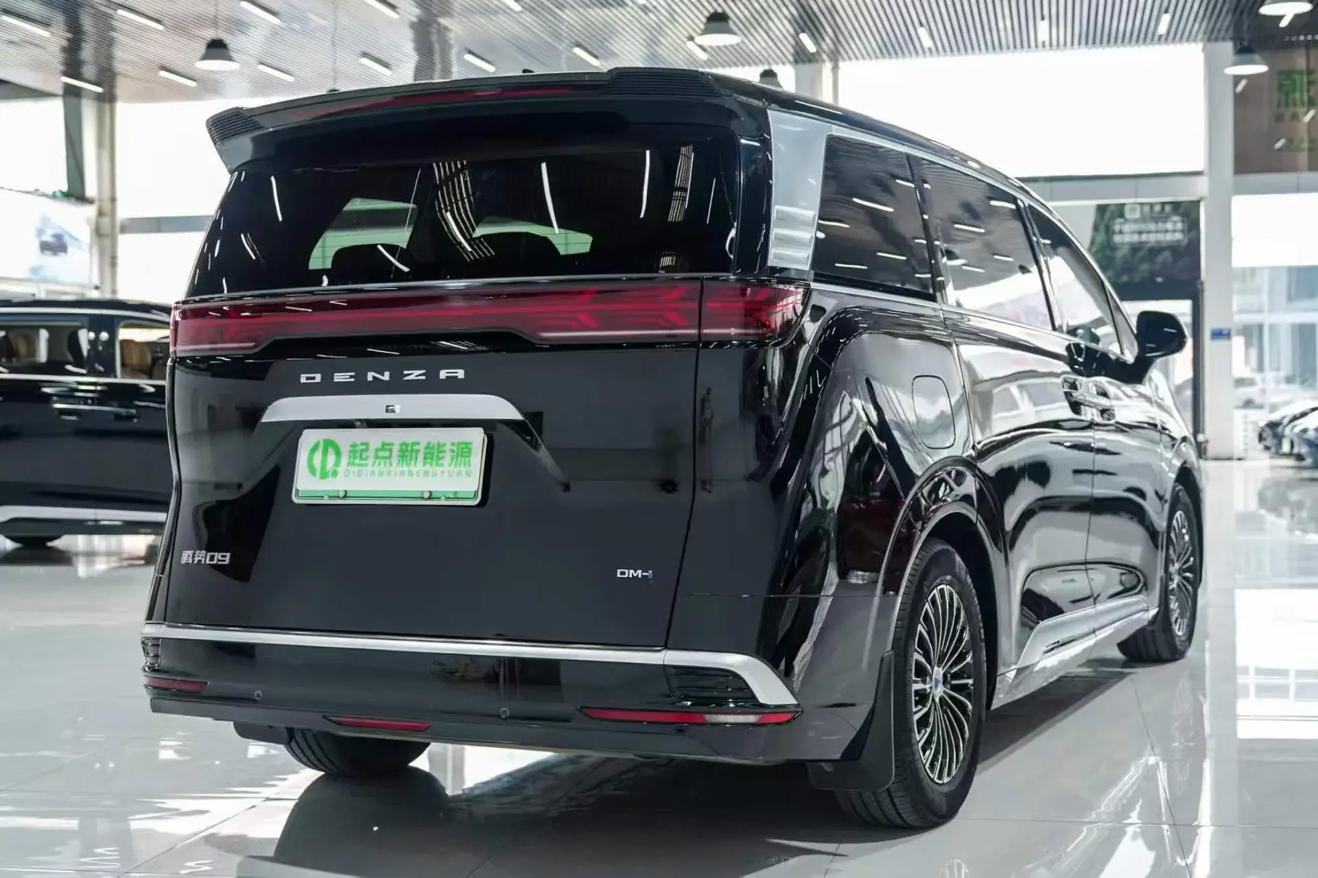 Denza D9 DM