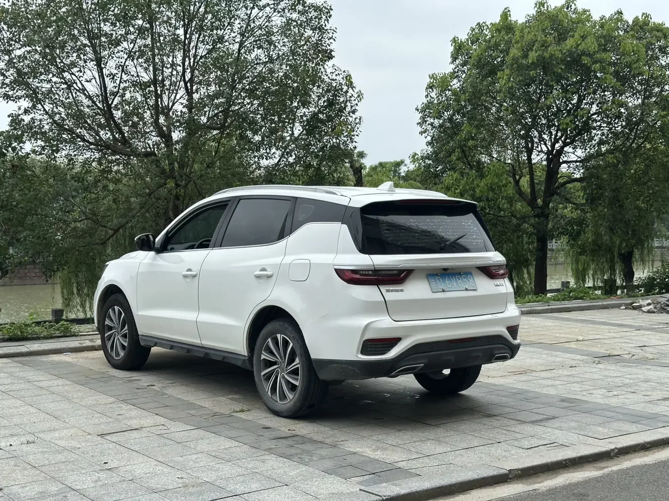 Geely Vision X6
