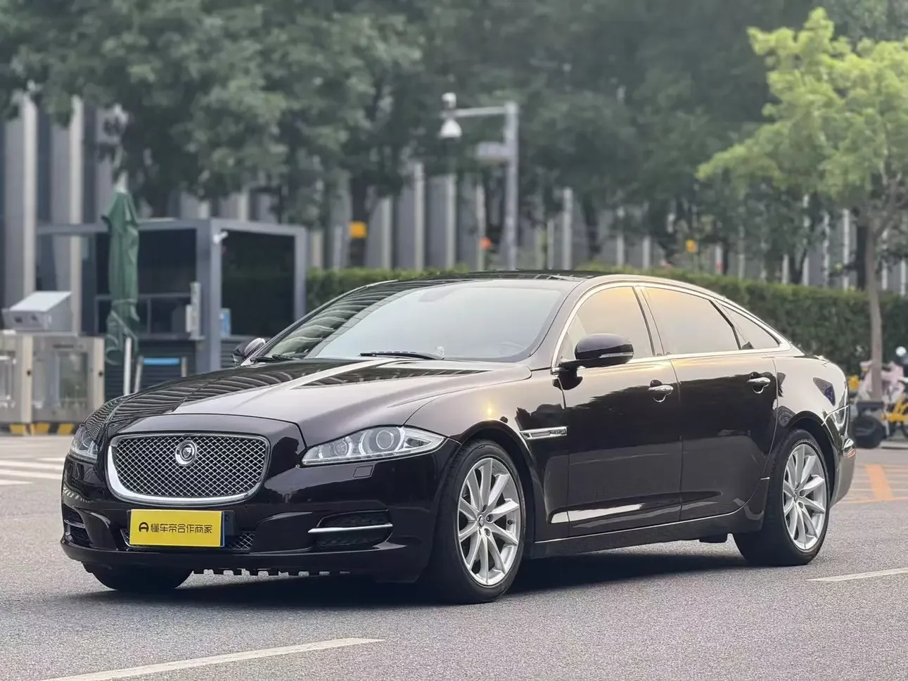 Jaguar XJ