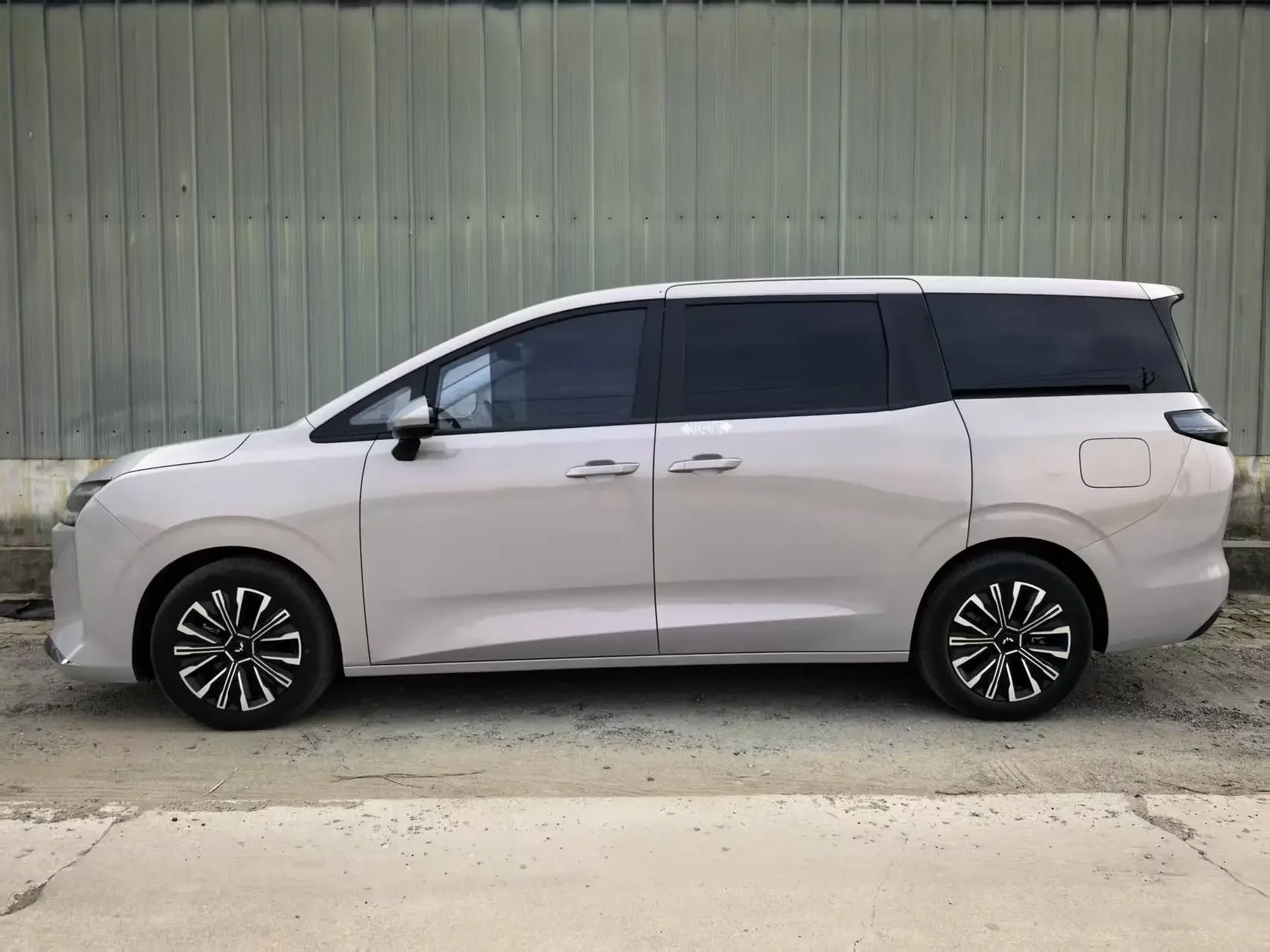 Wuling Starlight 730 EV