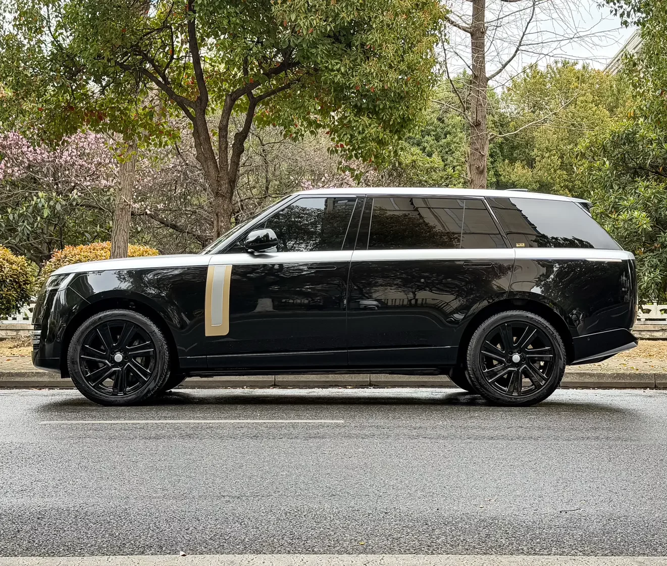 Land Rover range rover