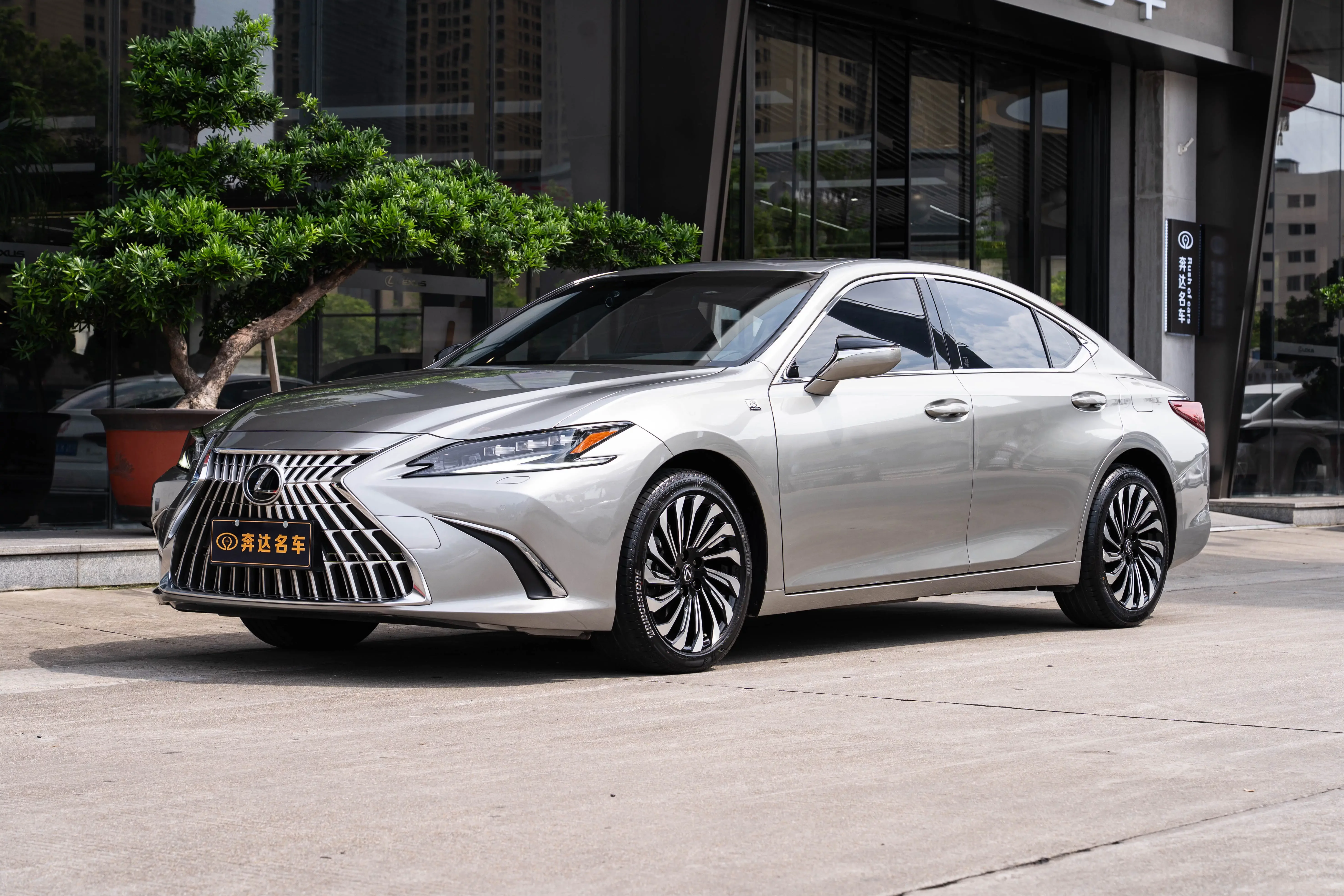 Lexus ES