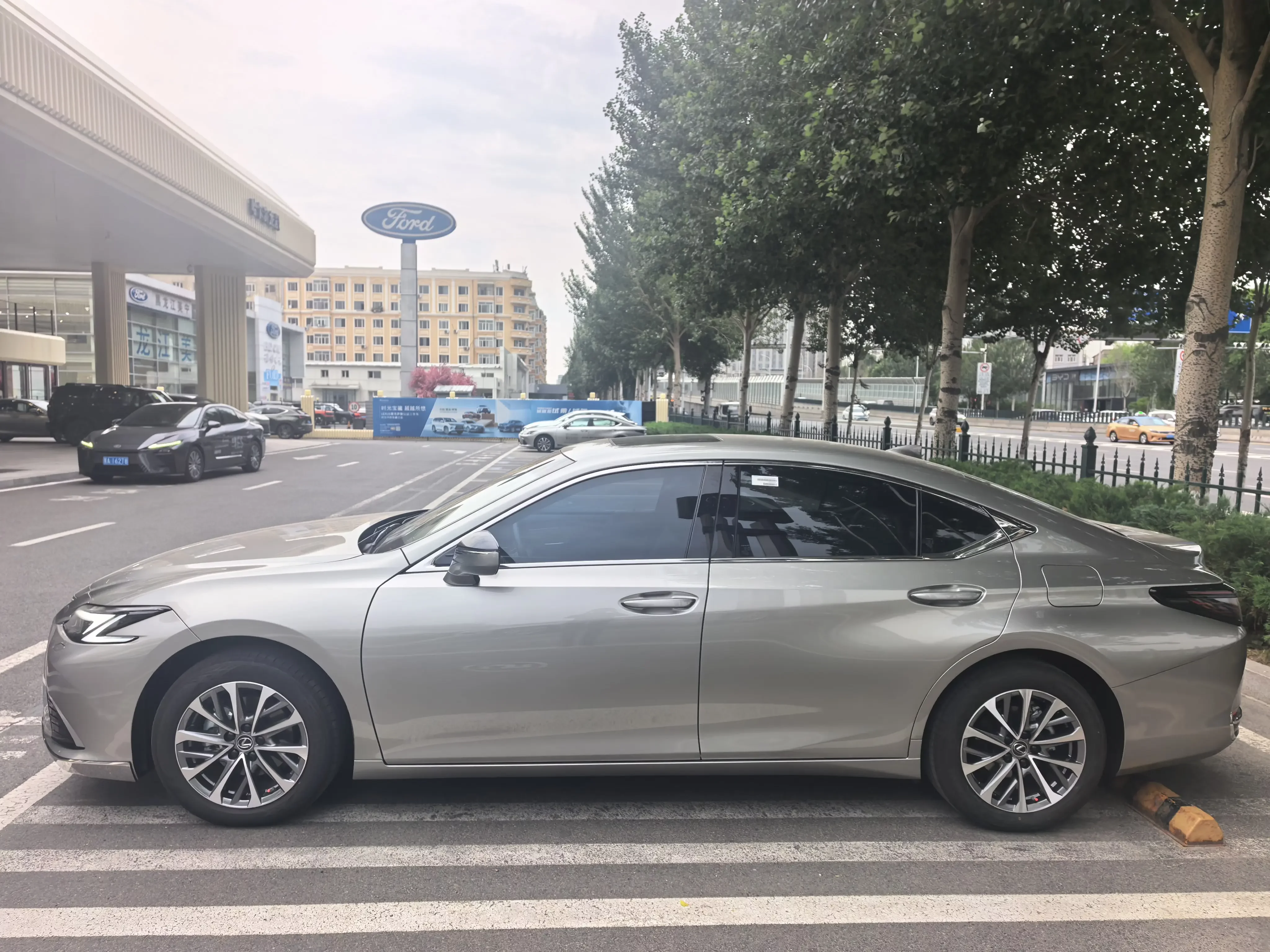 Lexus ES