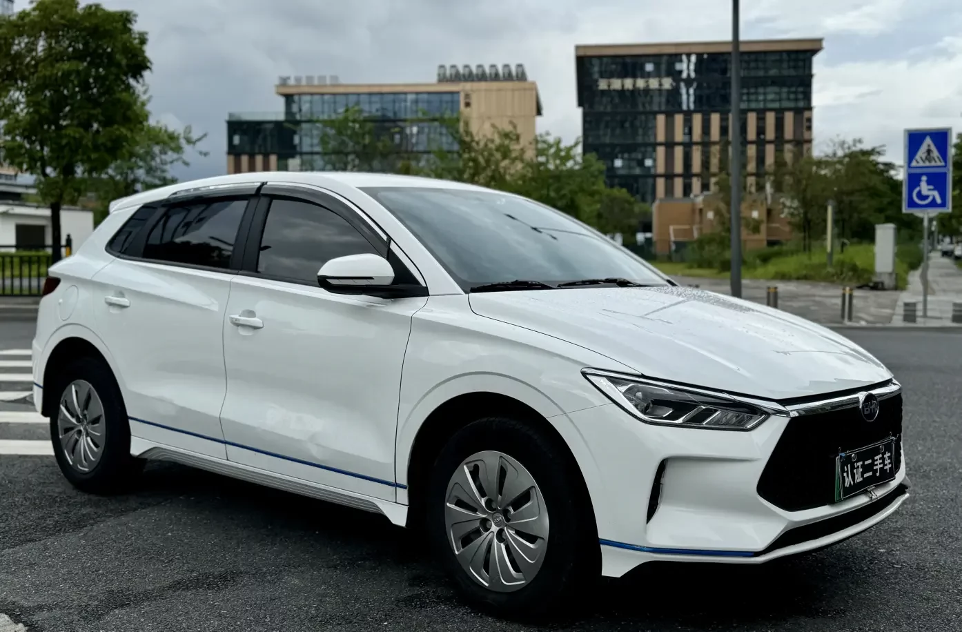 BYD e2