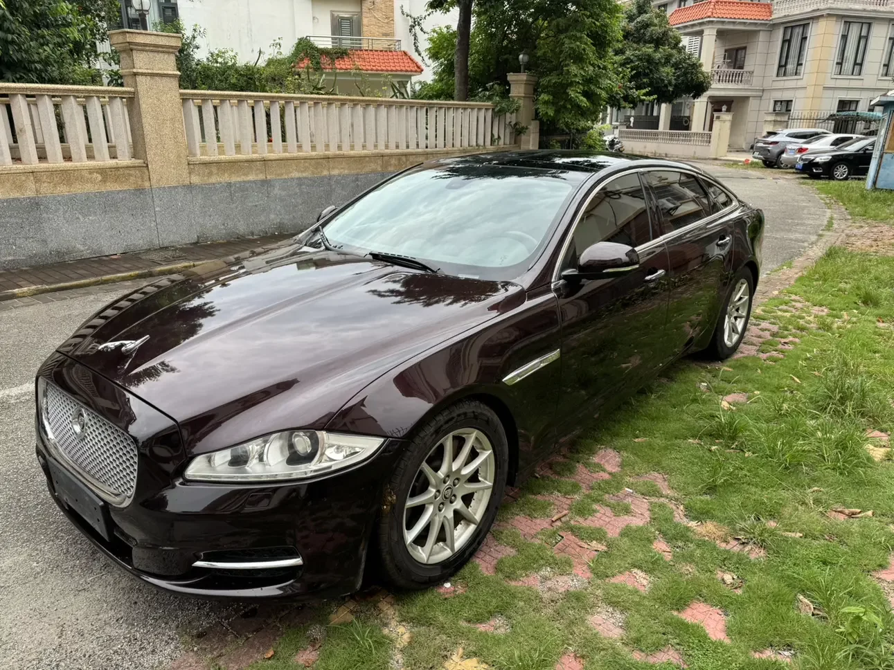 Jaguar XJ