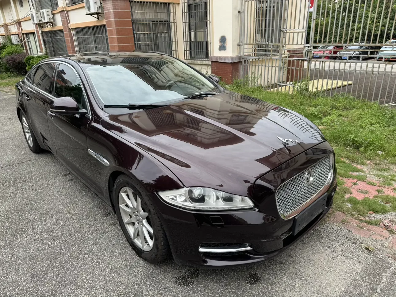 Jaguar XJ
