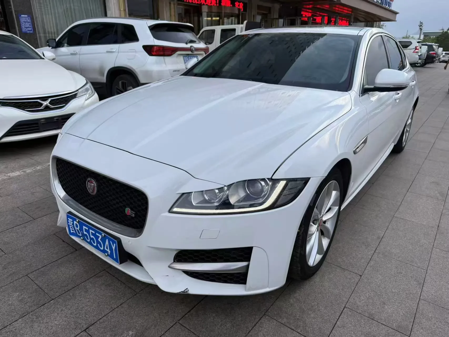 Jaguar XF