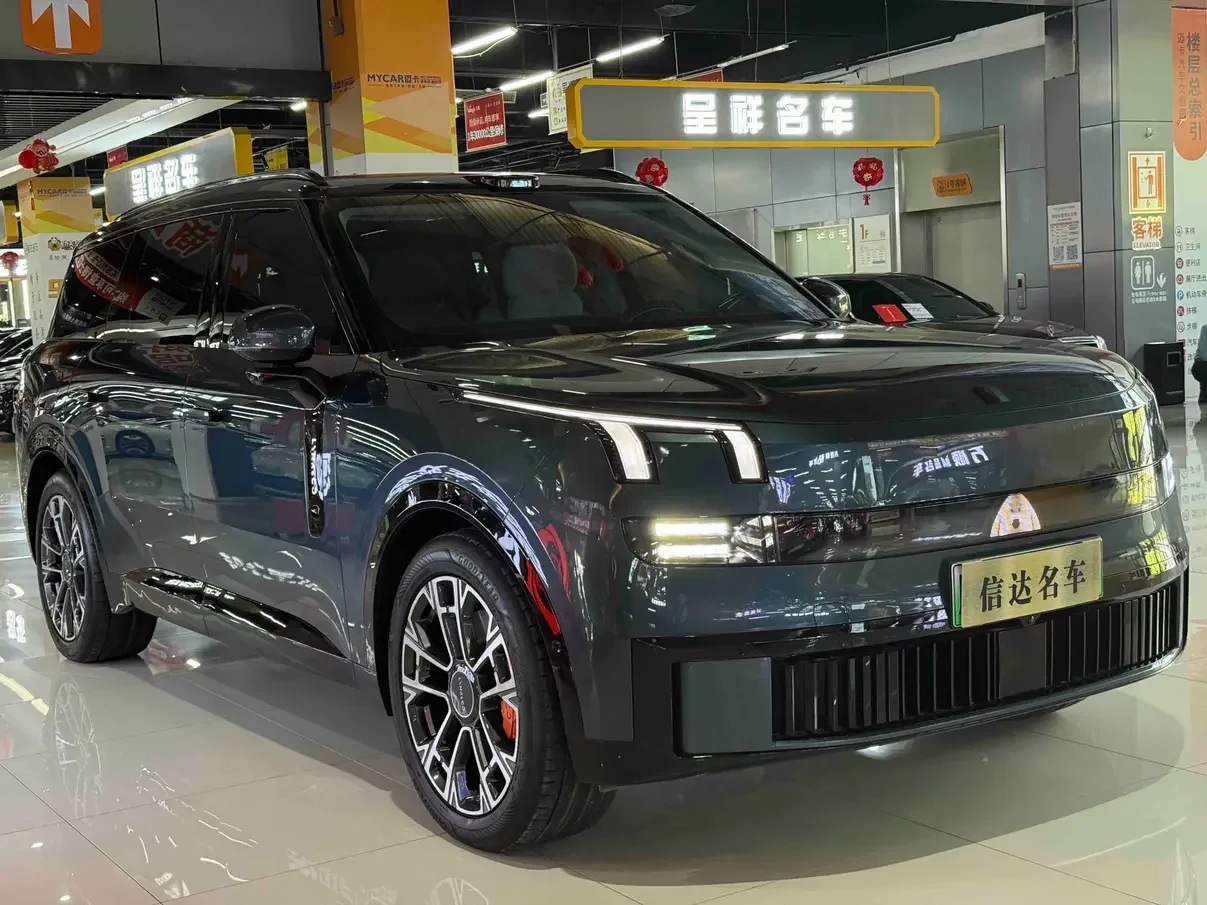 Lynk & Co 900