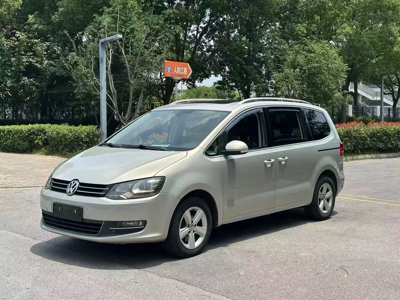Volkswagen Sharon