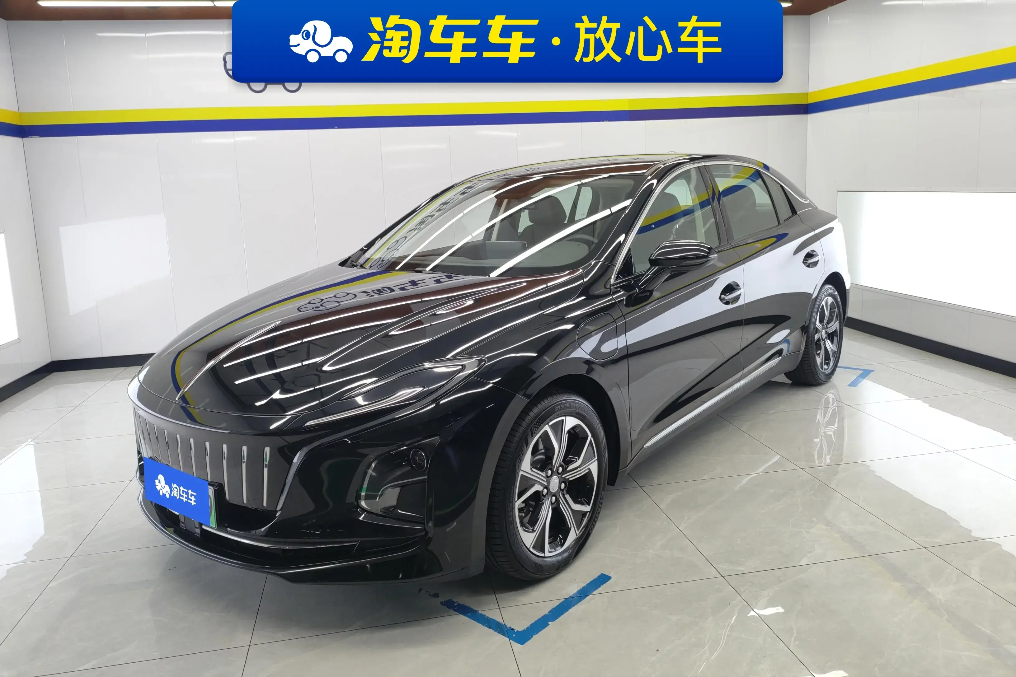 Hongqi E-QM5