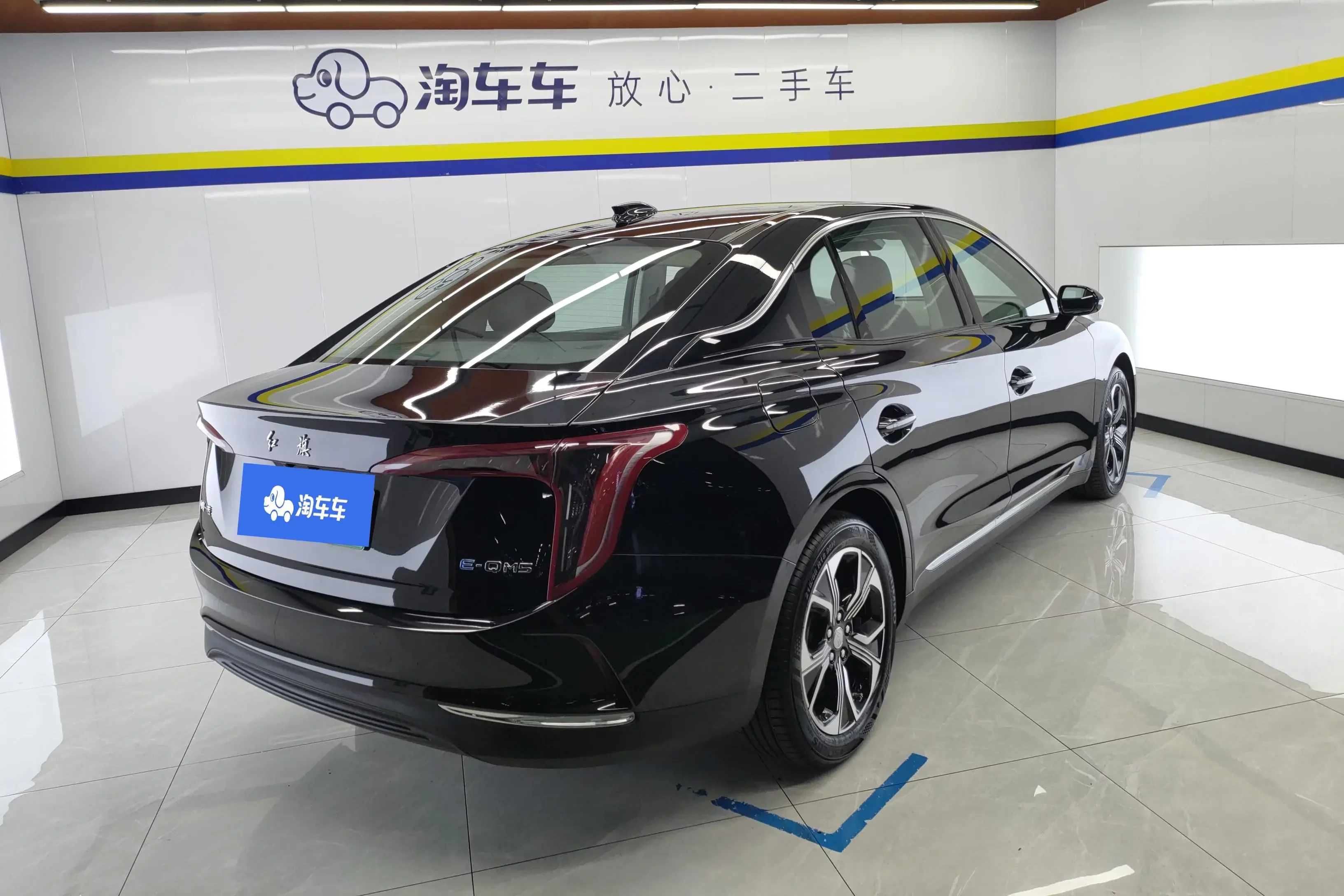 Hongqi E-QM5