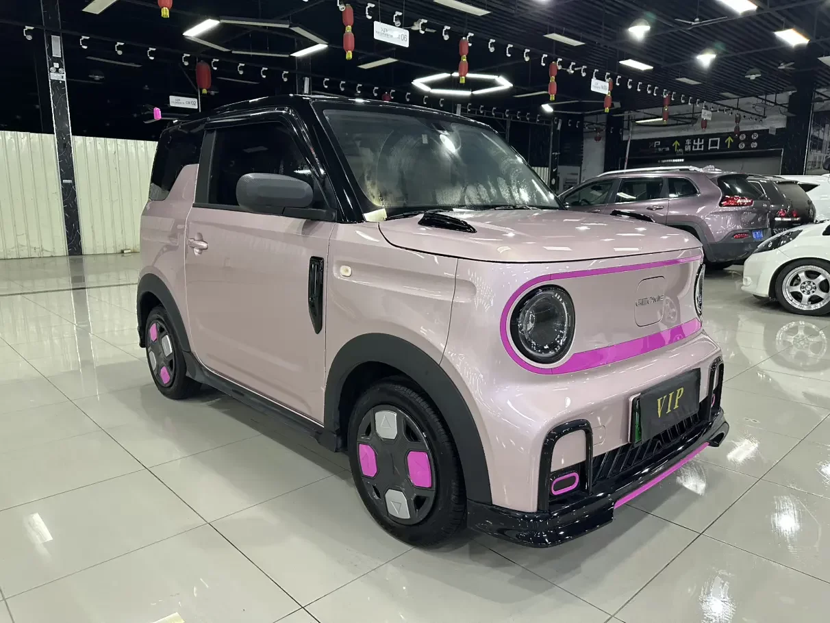 Geely panda