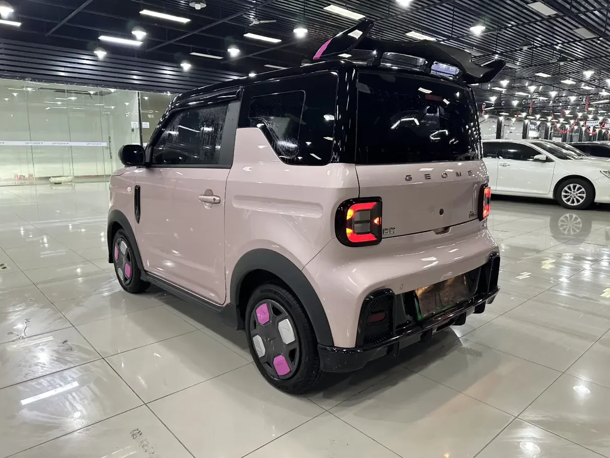 Geely panda