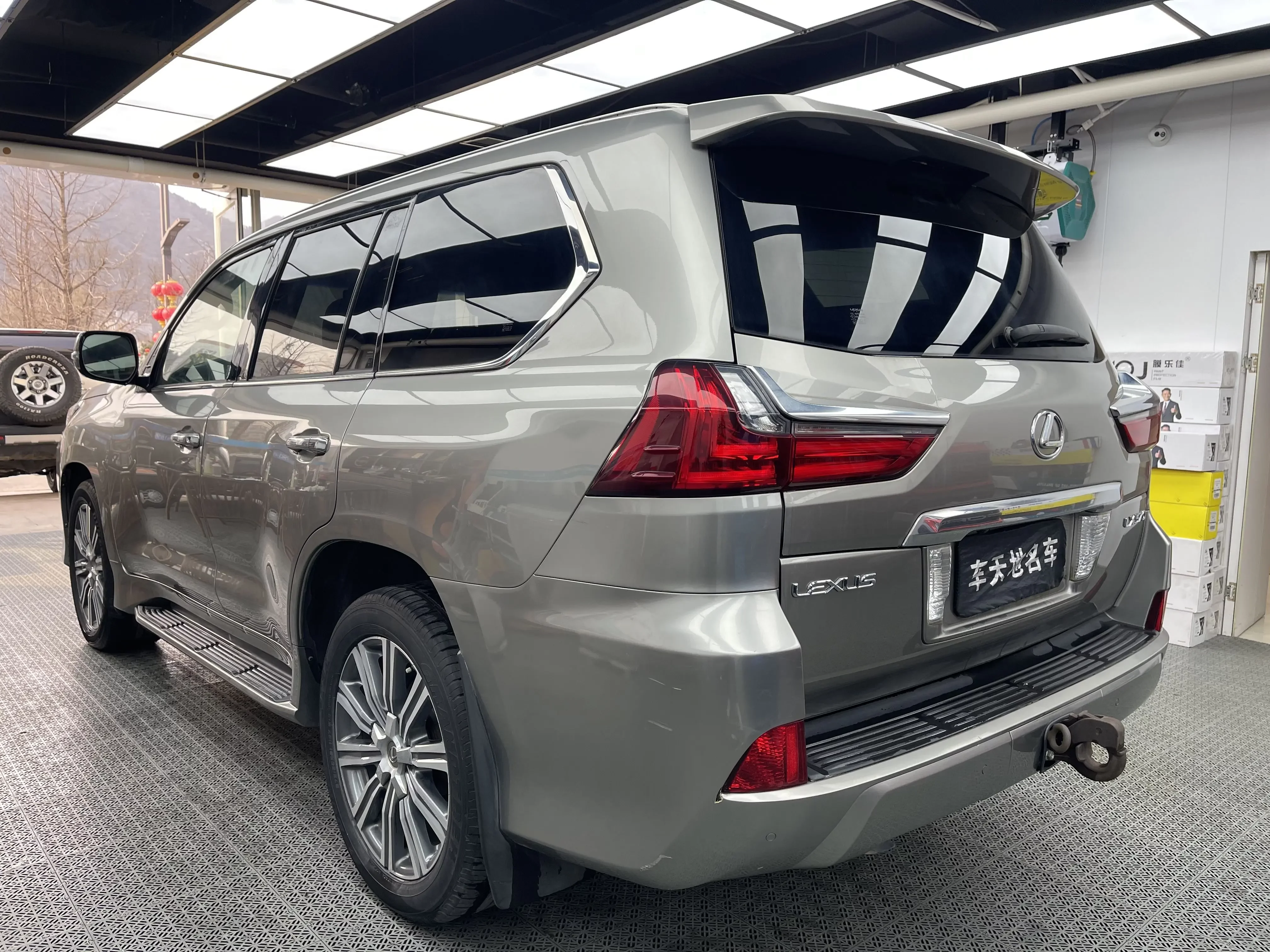 Lexus LX