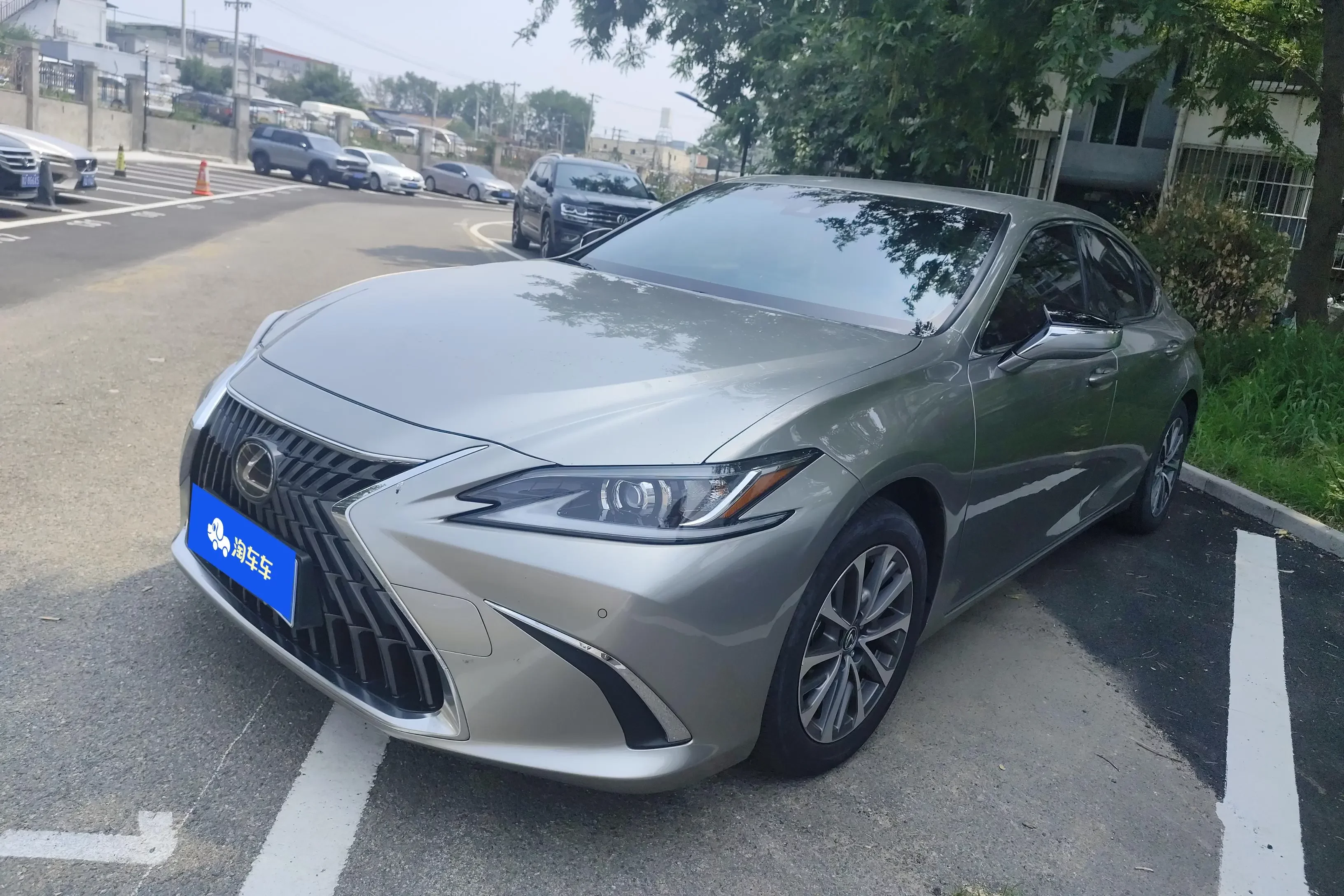 Lexus ES