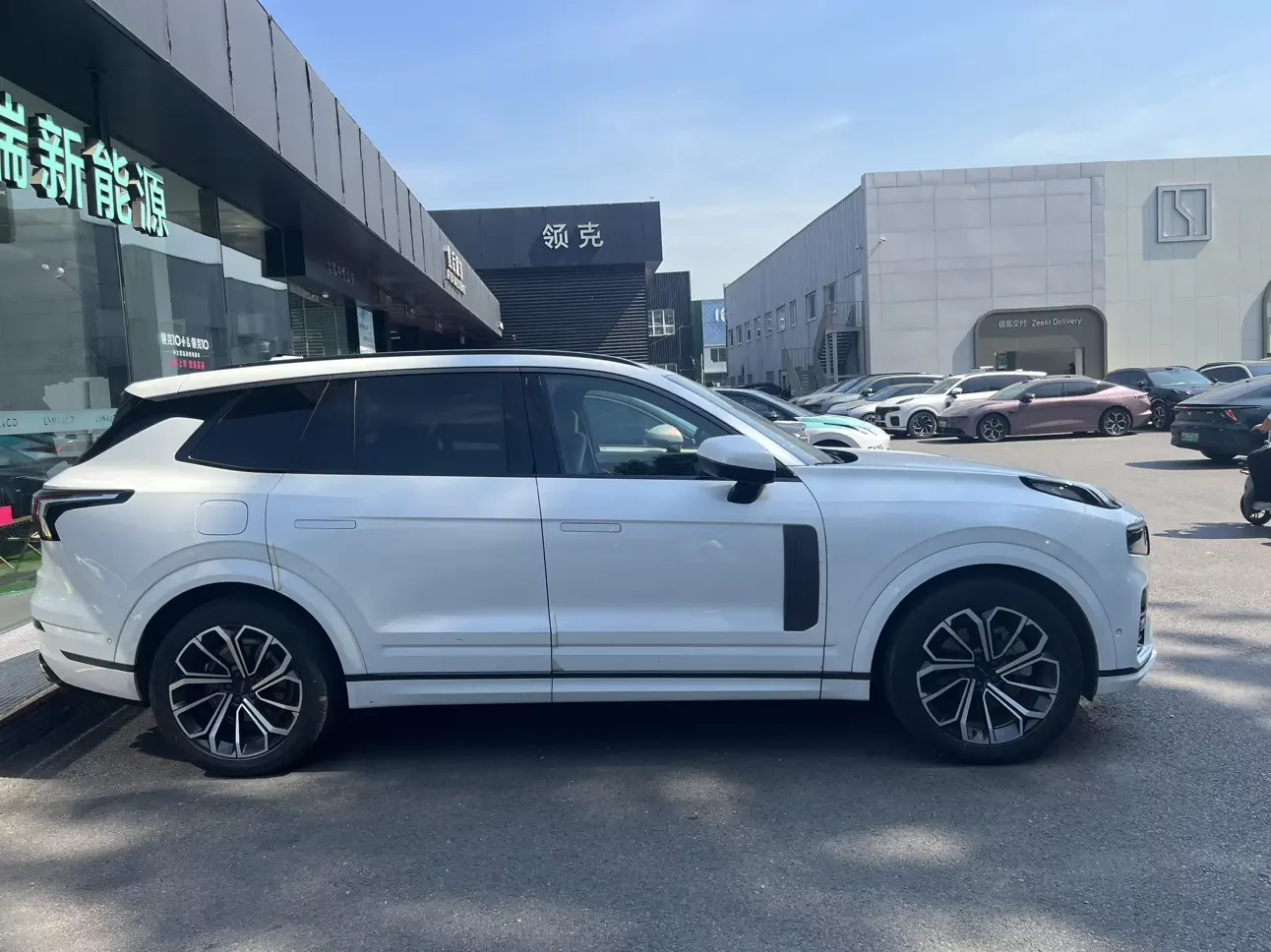 Lynk & Co 09
