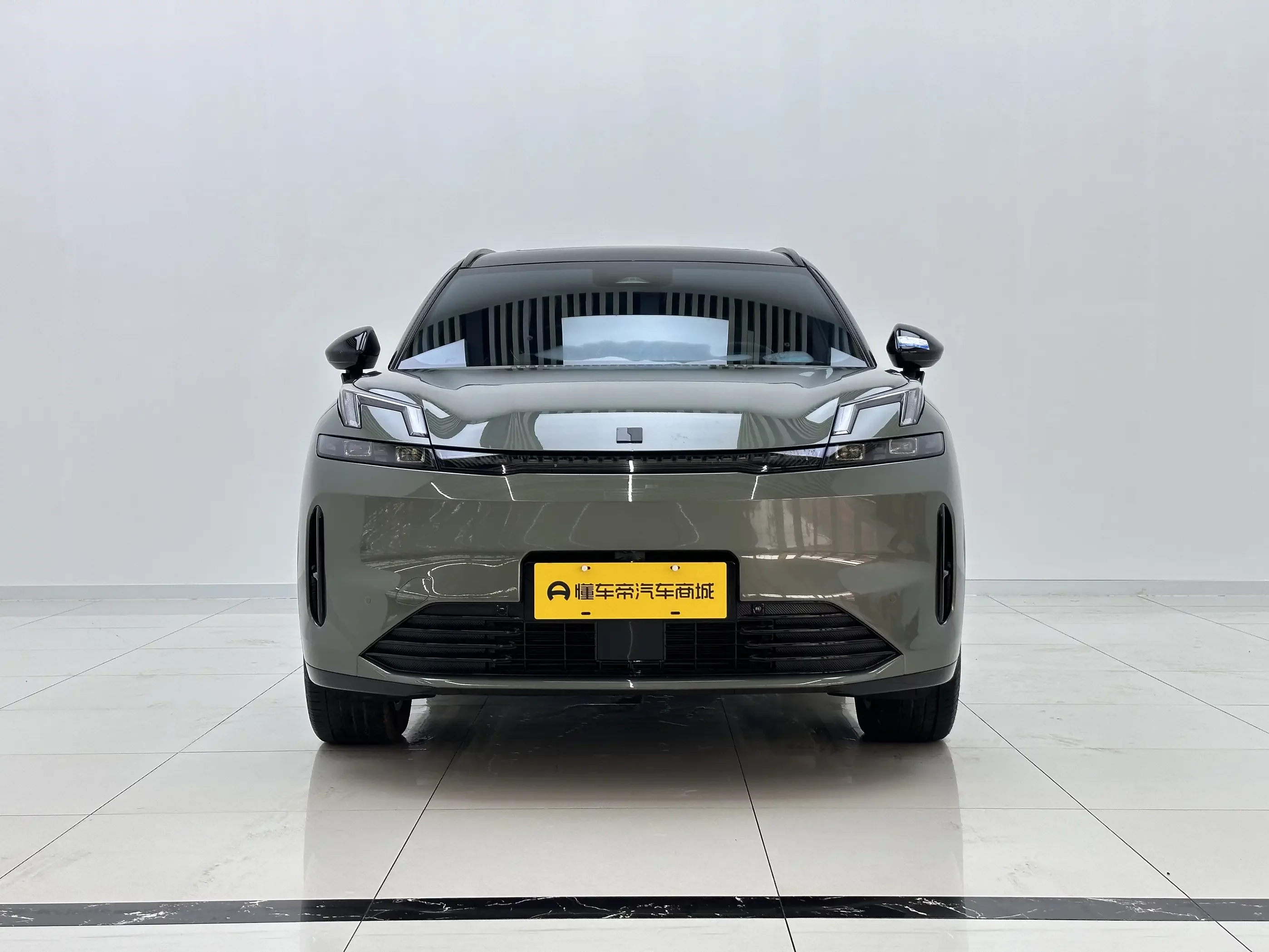 Lynk & Co 08 EM-P