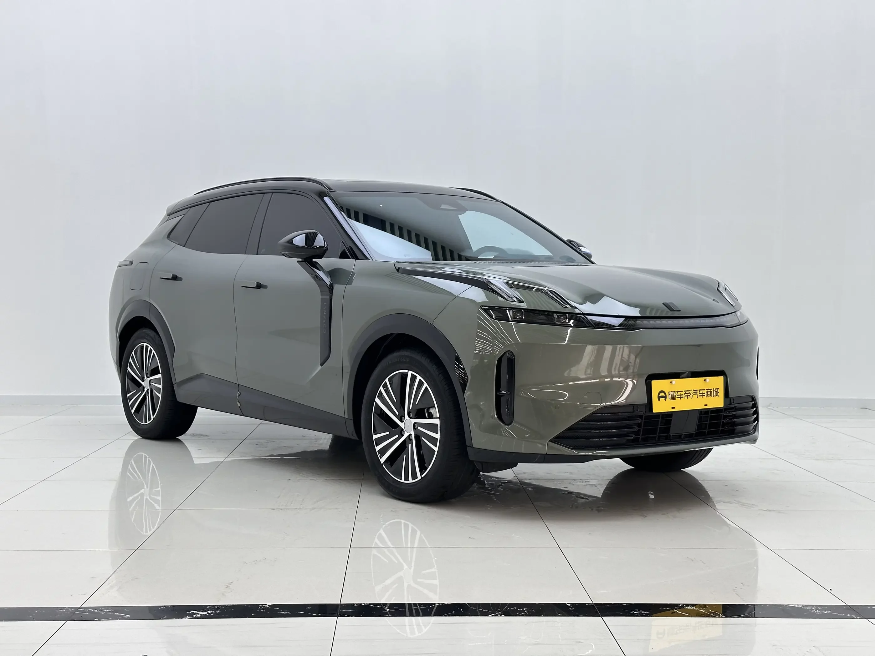 Lynk & Co 08 EM-P